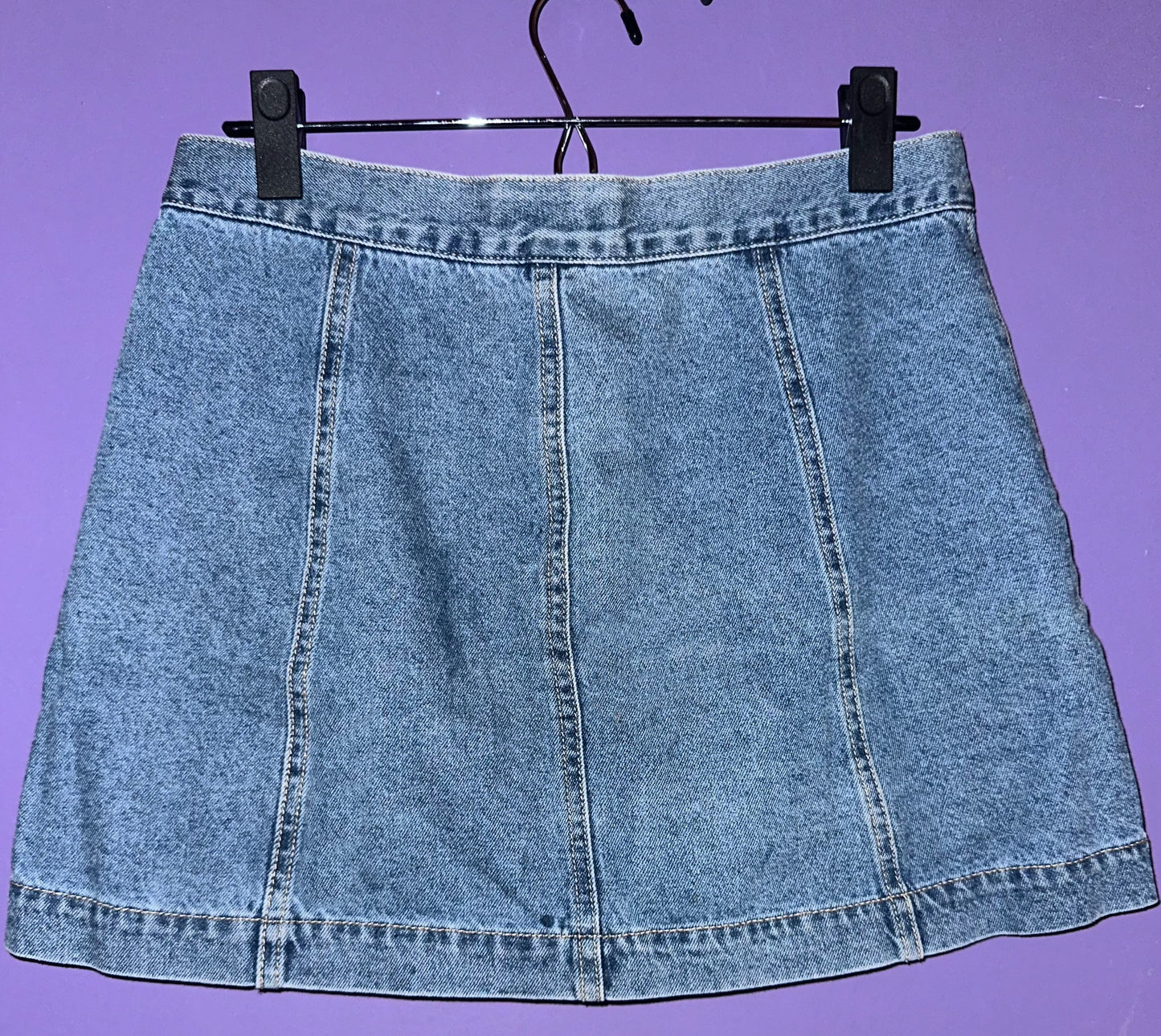 Y2K BAE denim mini skirt, size 27 >> medium wash