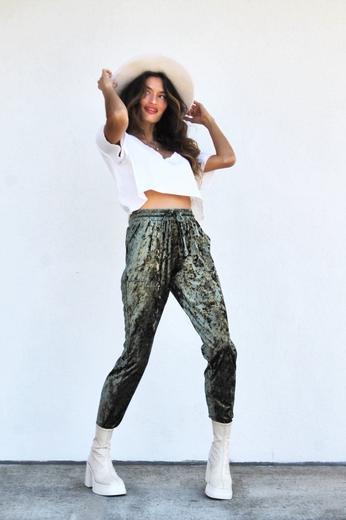 GLAMLETIC velvet joggers, medium >> sage