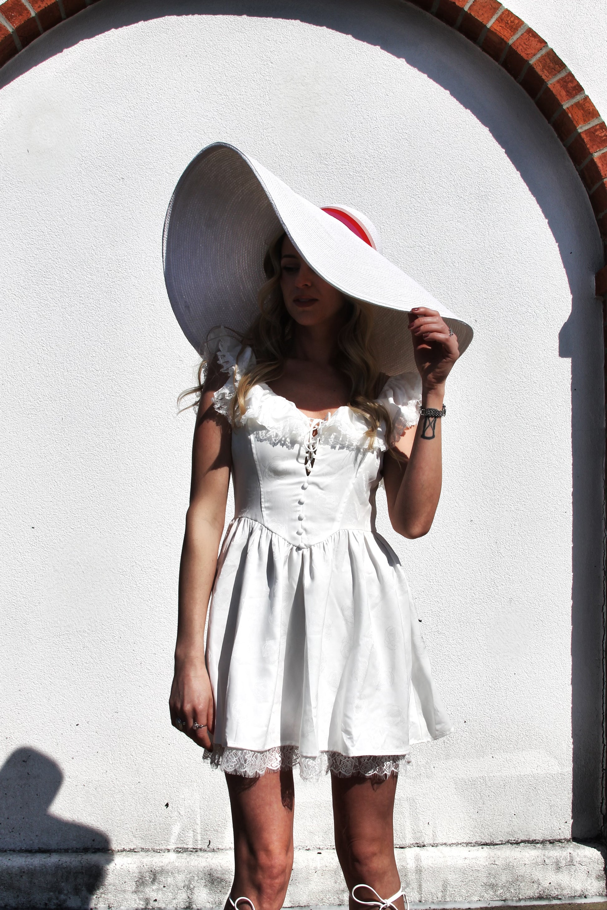 THE LITTLE WHITE DRESS, mini dress w/ pretty lace trim, medium >> whit – Foxy Fable