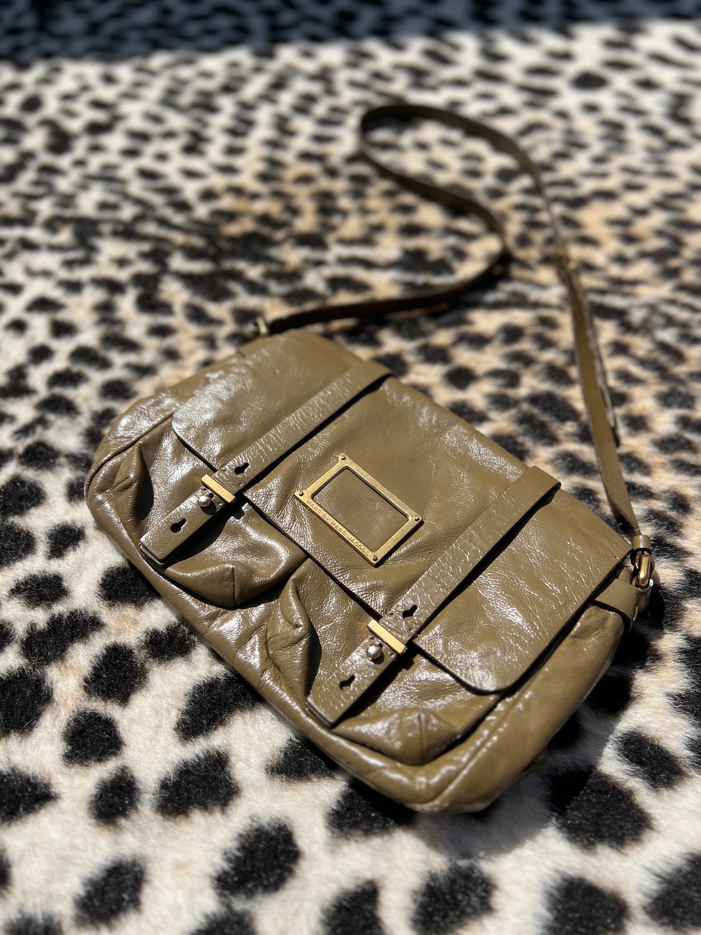 MARC JACOBS crossbody purse, GENUINE LEATHER + MARC BY MARC JACOBS >> liquid taupe