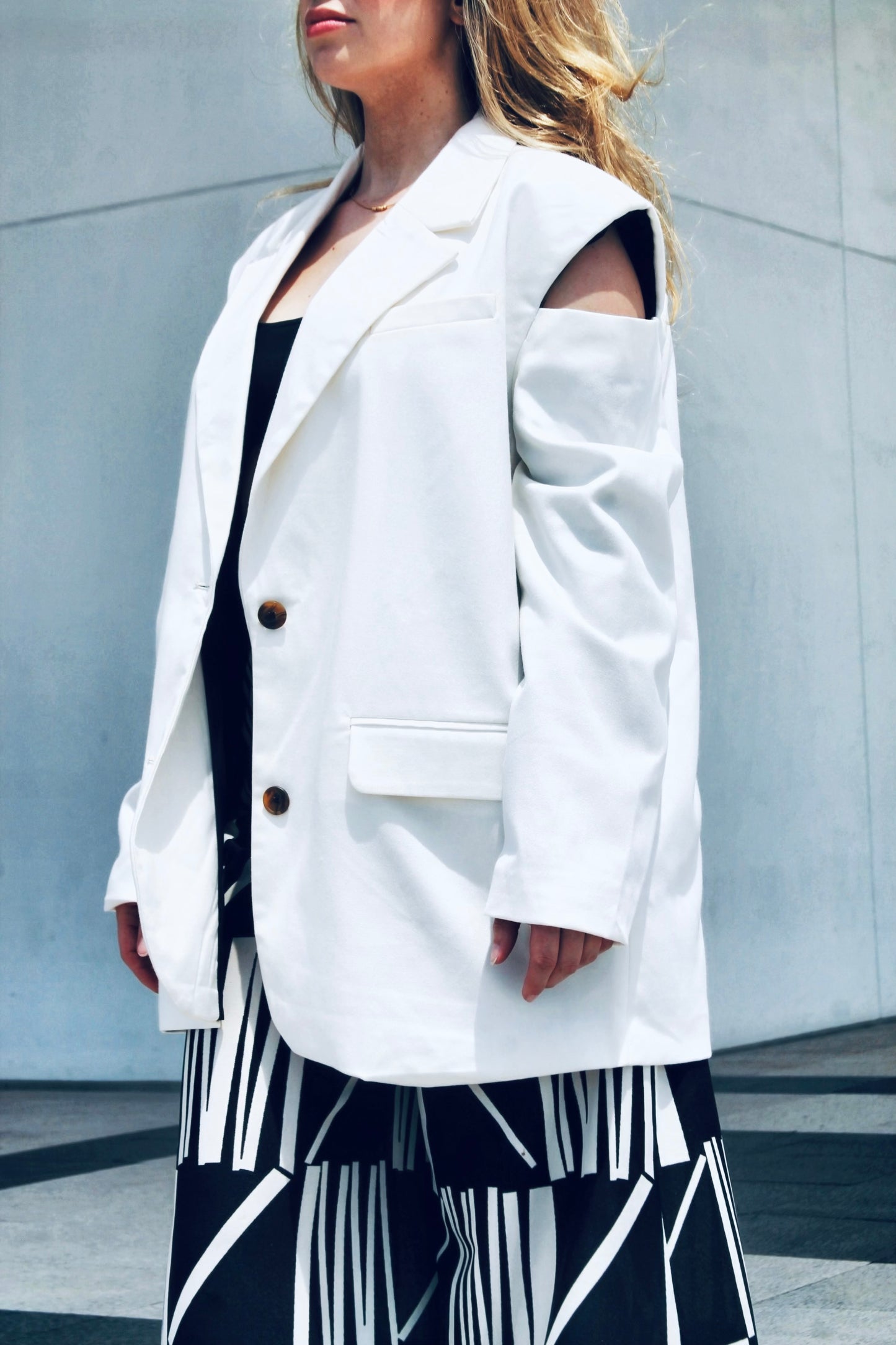 CREAM OF THE CROP shoulder cut out blazer, large >> cream