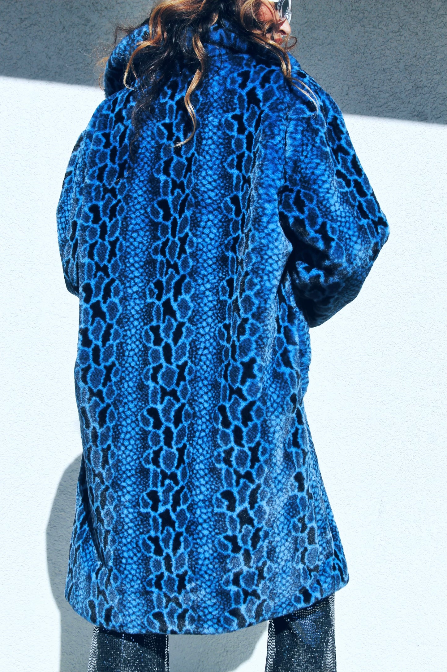 MEDUSA ultra plush + faux snake skin jacket *FOXY FAVE* men’s medium / XL women >> electric blue