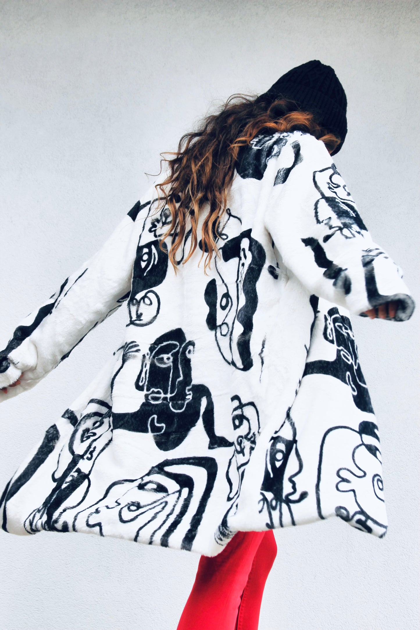 DECO VISAGE super plush + faux fur jacket, size XL>> black + white