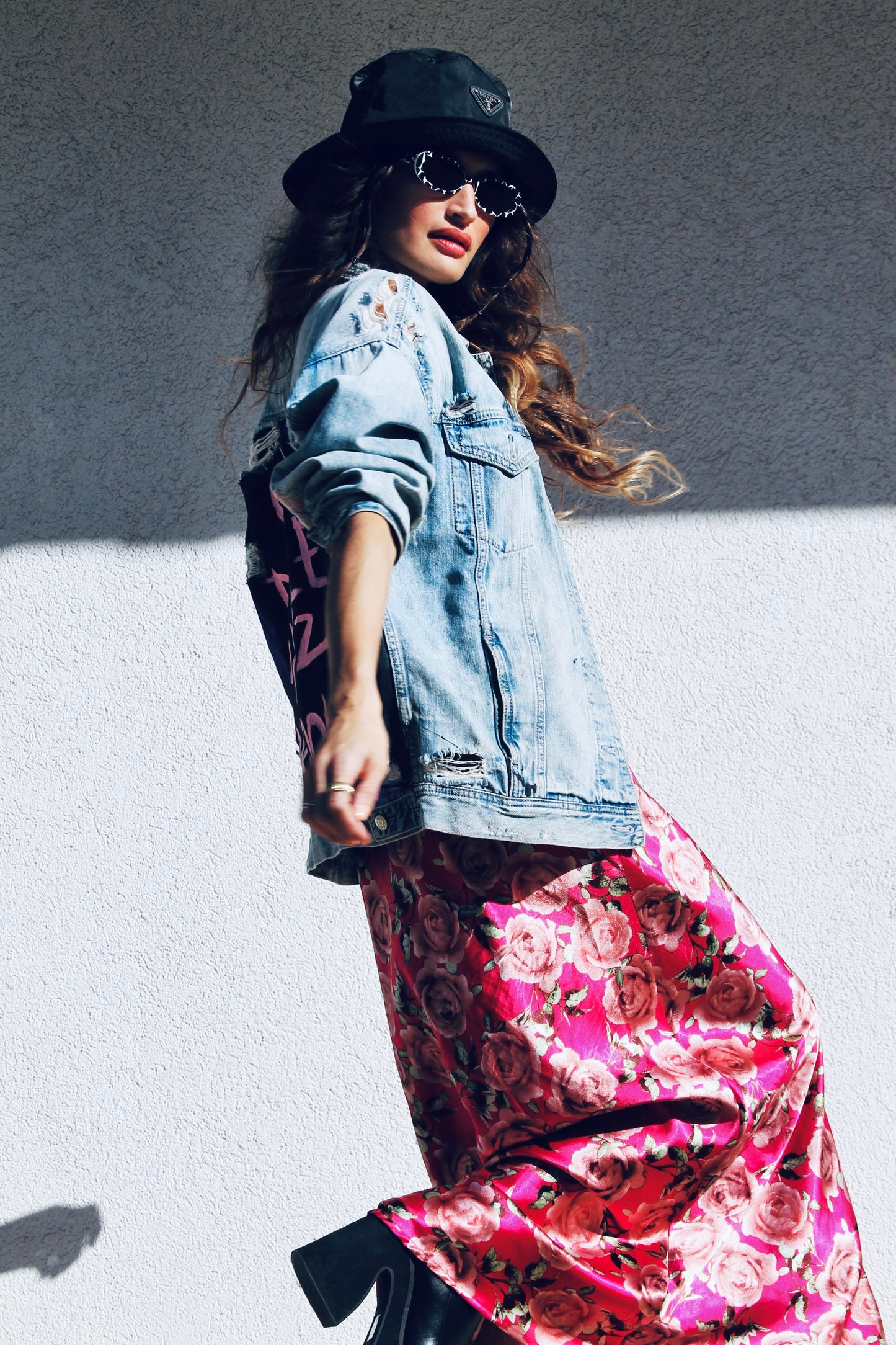 GIRLS RULE BOYZ DROOL hand painted distressed denim jacket, small *FOXY FABLE ORIGINAL + FOXY FAVE* >> light wash + floral