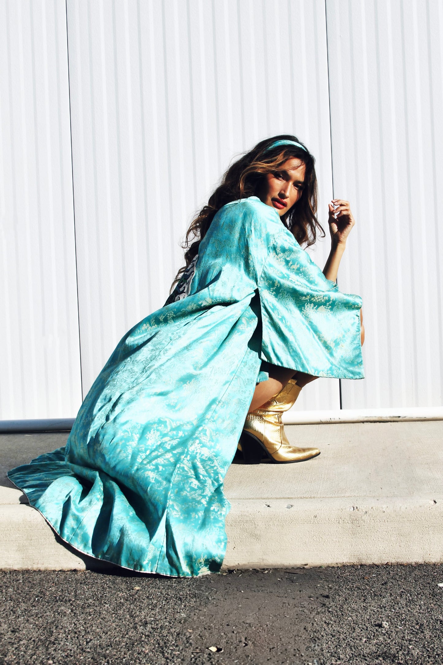 LOOKS CAN KILL custom + TRUE VINTAGE kimono *FOXY FAVE + MADE IN JAPAN* Grown >> turquoise blue + gold stitching