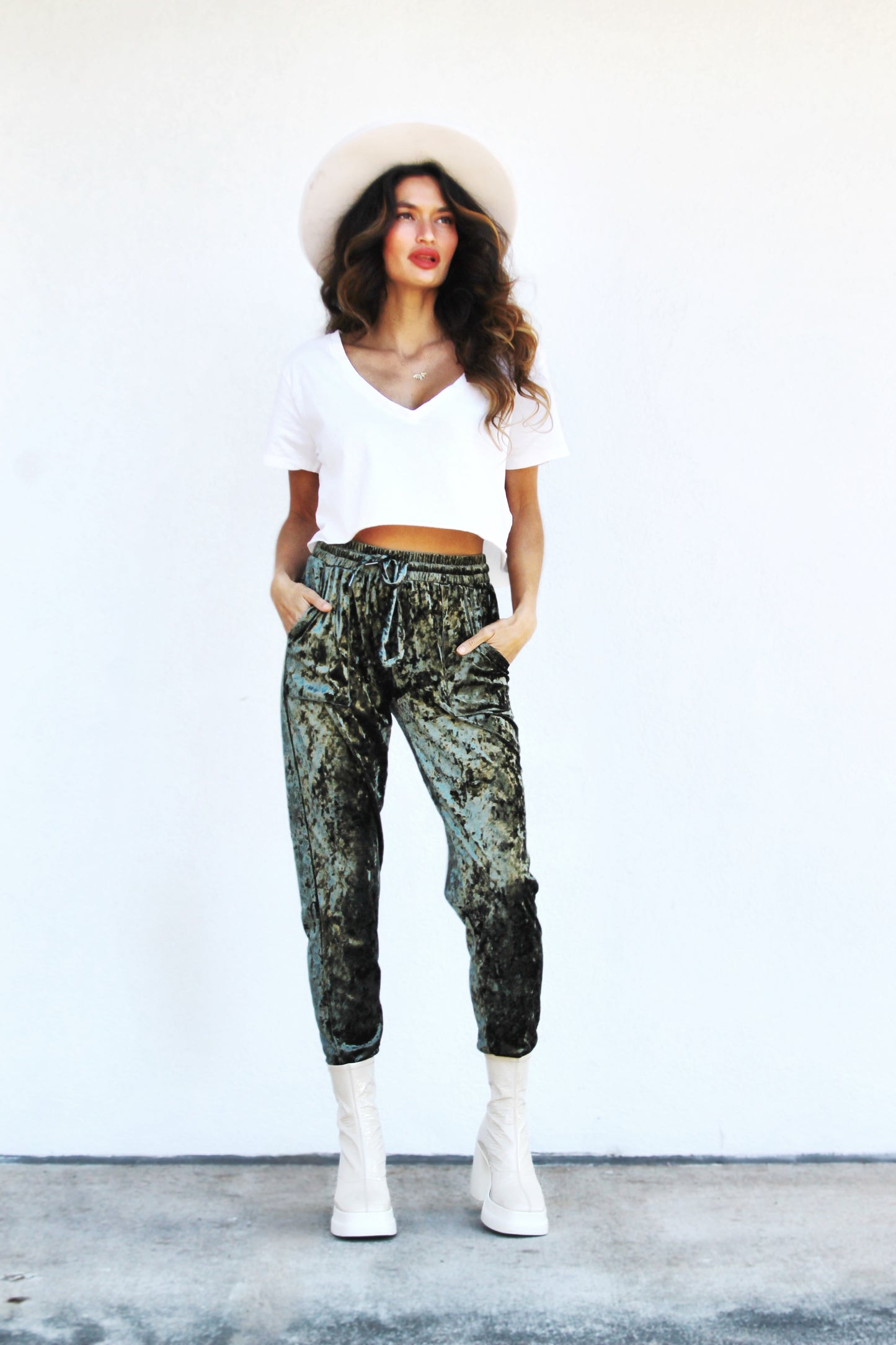 GLAMLETIC velvet joggers, medium >> sage