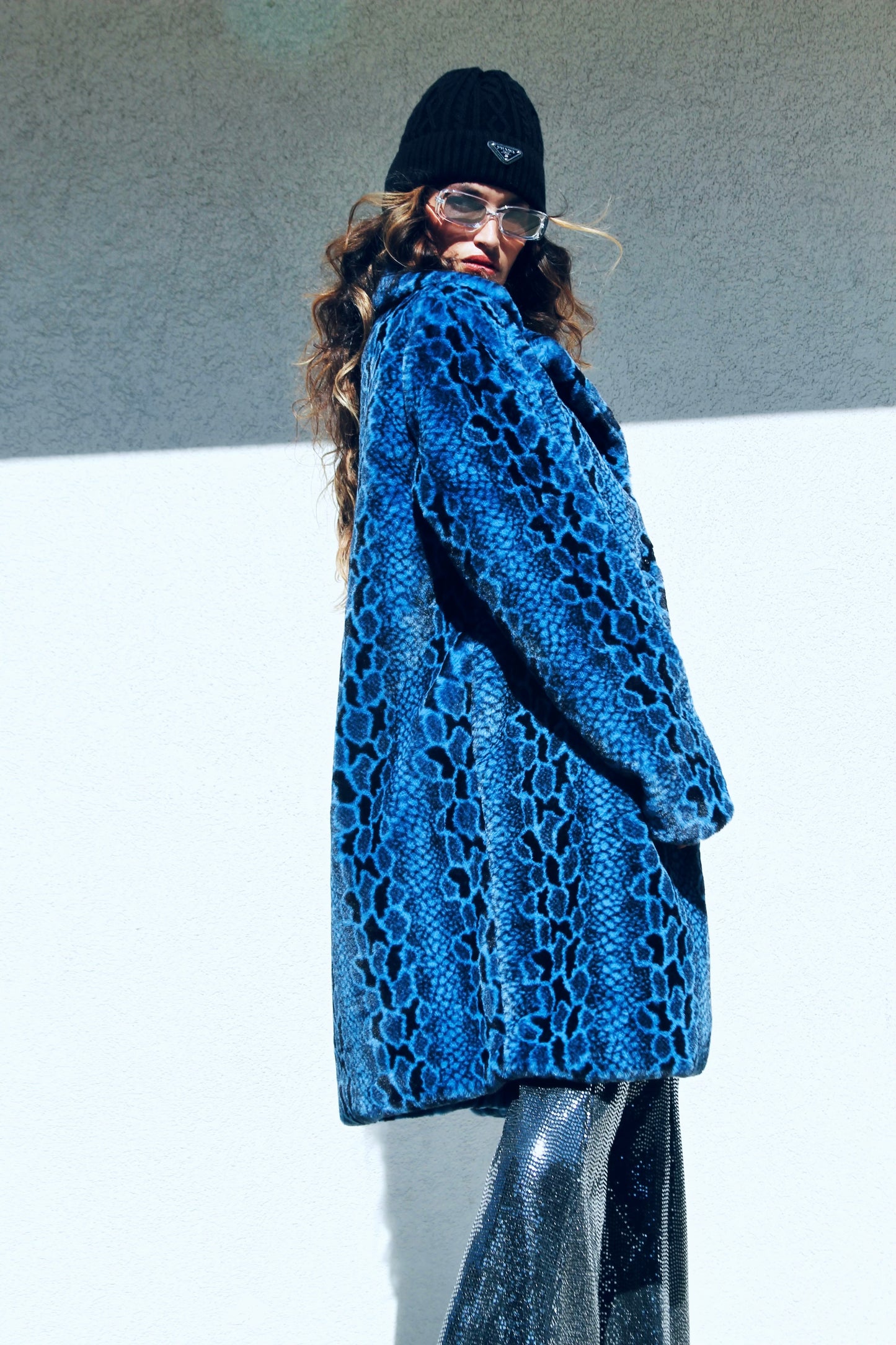 MEDUSA ultra plush + faux snake skin jacket *FOXY FAVE* men’s medium / XL women >> electric blue