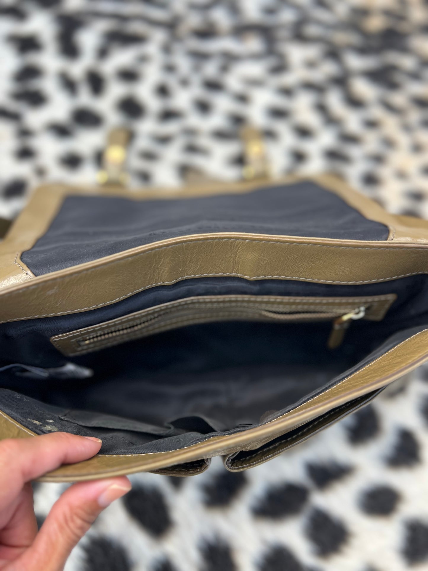 MARC JACOBS crossbody purse, GENUINE LEATHER + MARC BY MARC JACOBS >> liquid taupe
