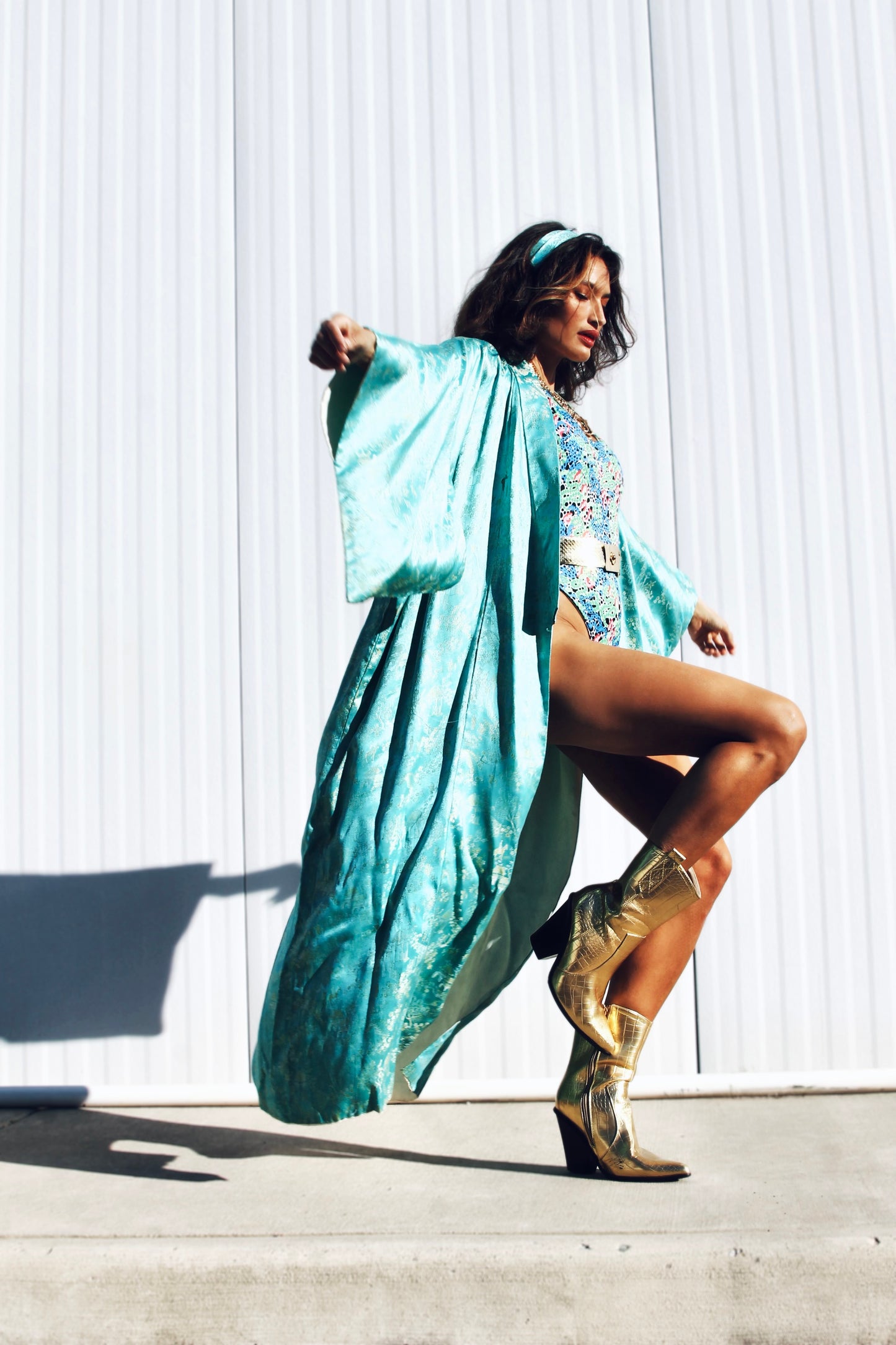 LOOKS CAN KILL custom + TRUE VINTAGE kimono *FOXY FAVE + MADE IN JAPAN* Grown >> turquoise blue + gold stitching