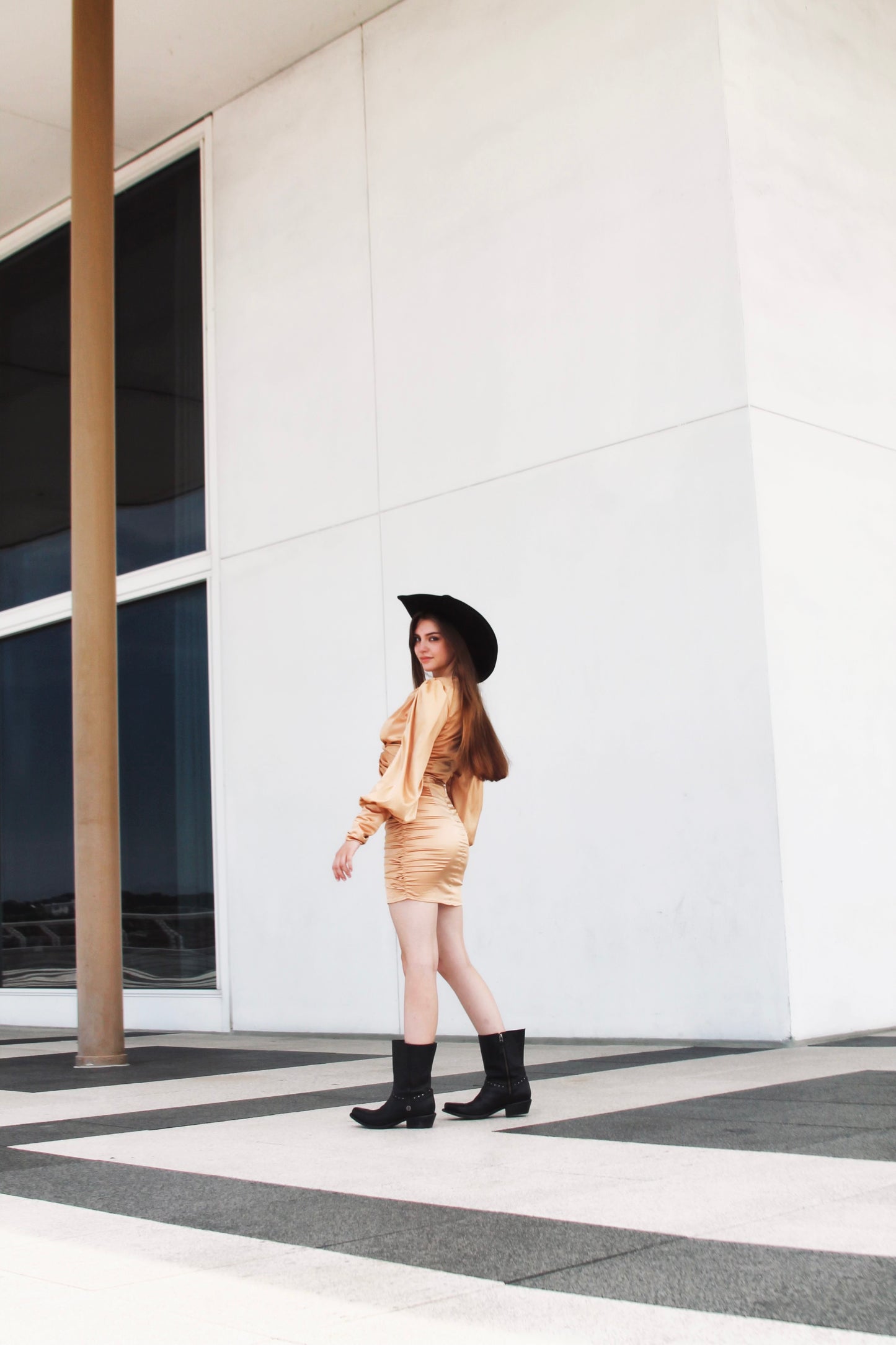 SET ABLAZE twist-cutout mini dress, size medium, Glamaker >> gold glow