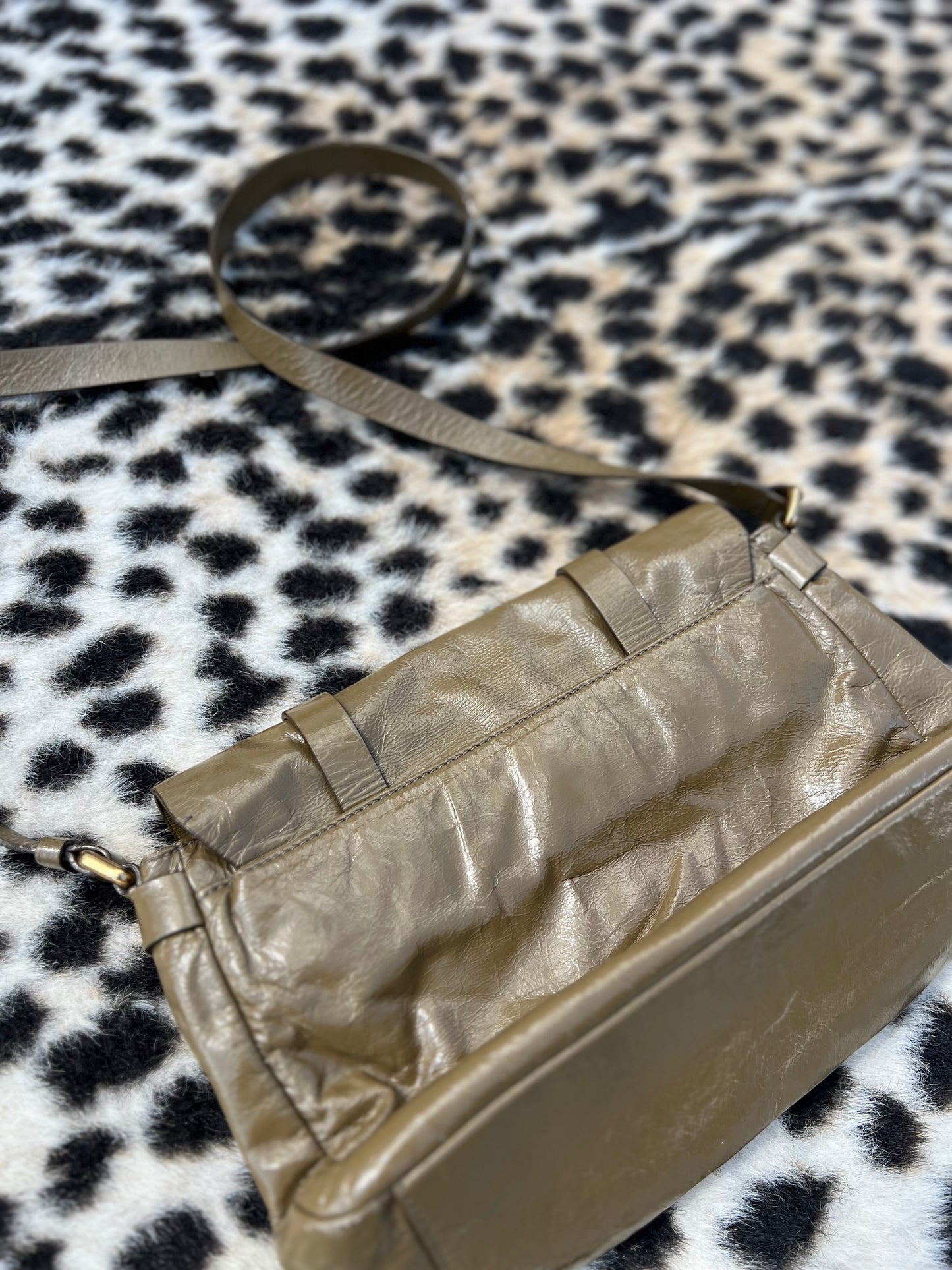 MARC JACOBS crossbody purse, GENUINE LEATHER + MARC BY MARC JACOBS >> liquid taupe