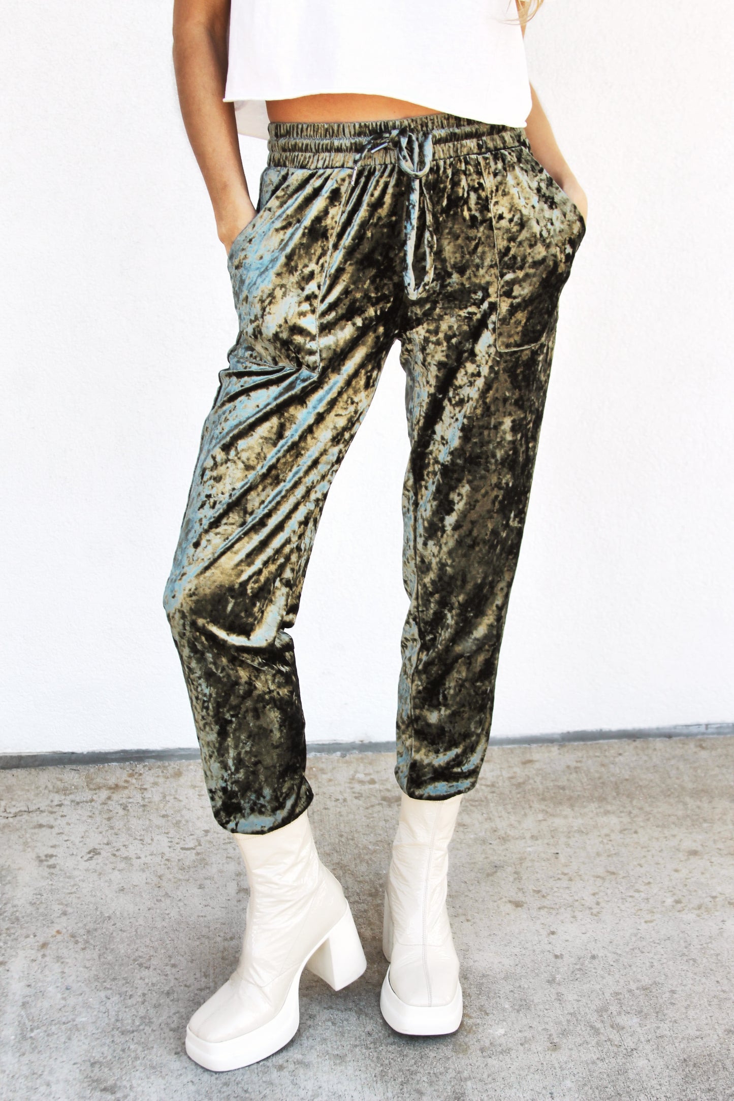 GLAMLETIC velvet joggers, medium >> sage