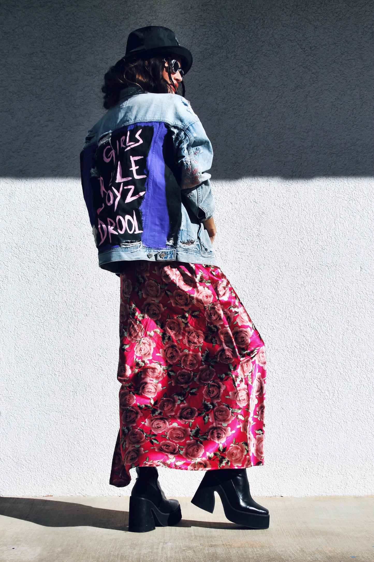 GIRLS RULE BOYZ DROOL hand painted distressed denim jacket, small *FOXY FABLE ORIGINAL + FOXY FAVE* >> light wash + floral