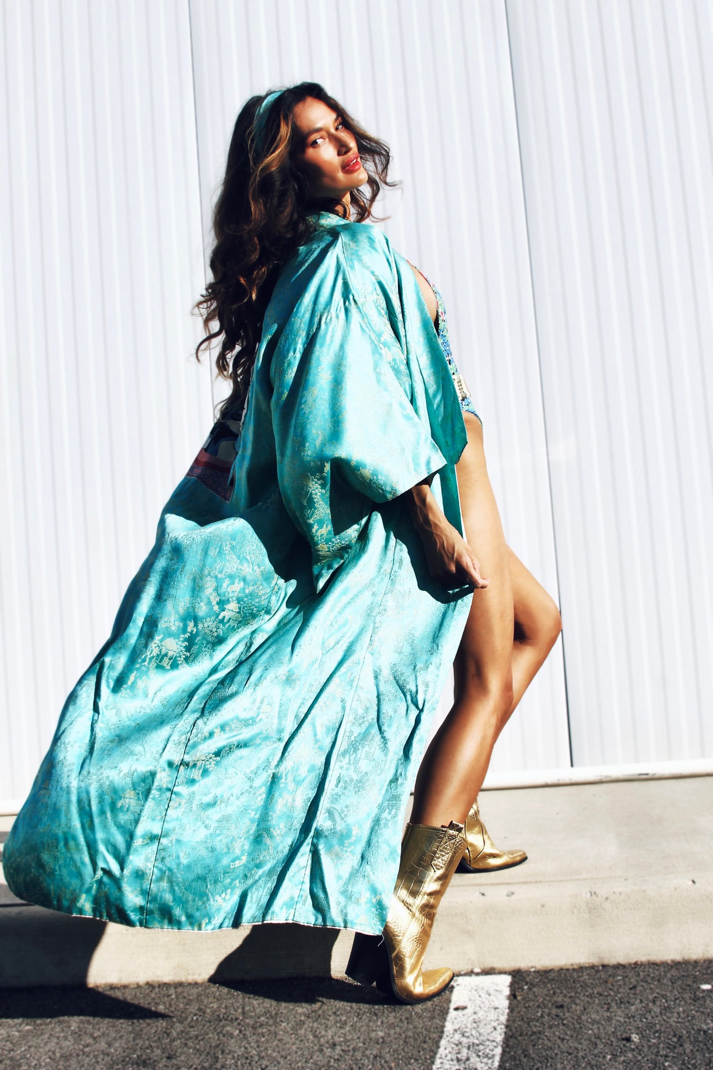 LOOKS CAN KILL custom + TRUE VINTAGE kimono *FOXY FAVE + MADE IN JAPAN* Grown >> turquoise blue + gold stitching