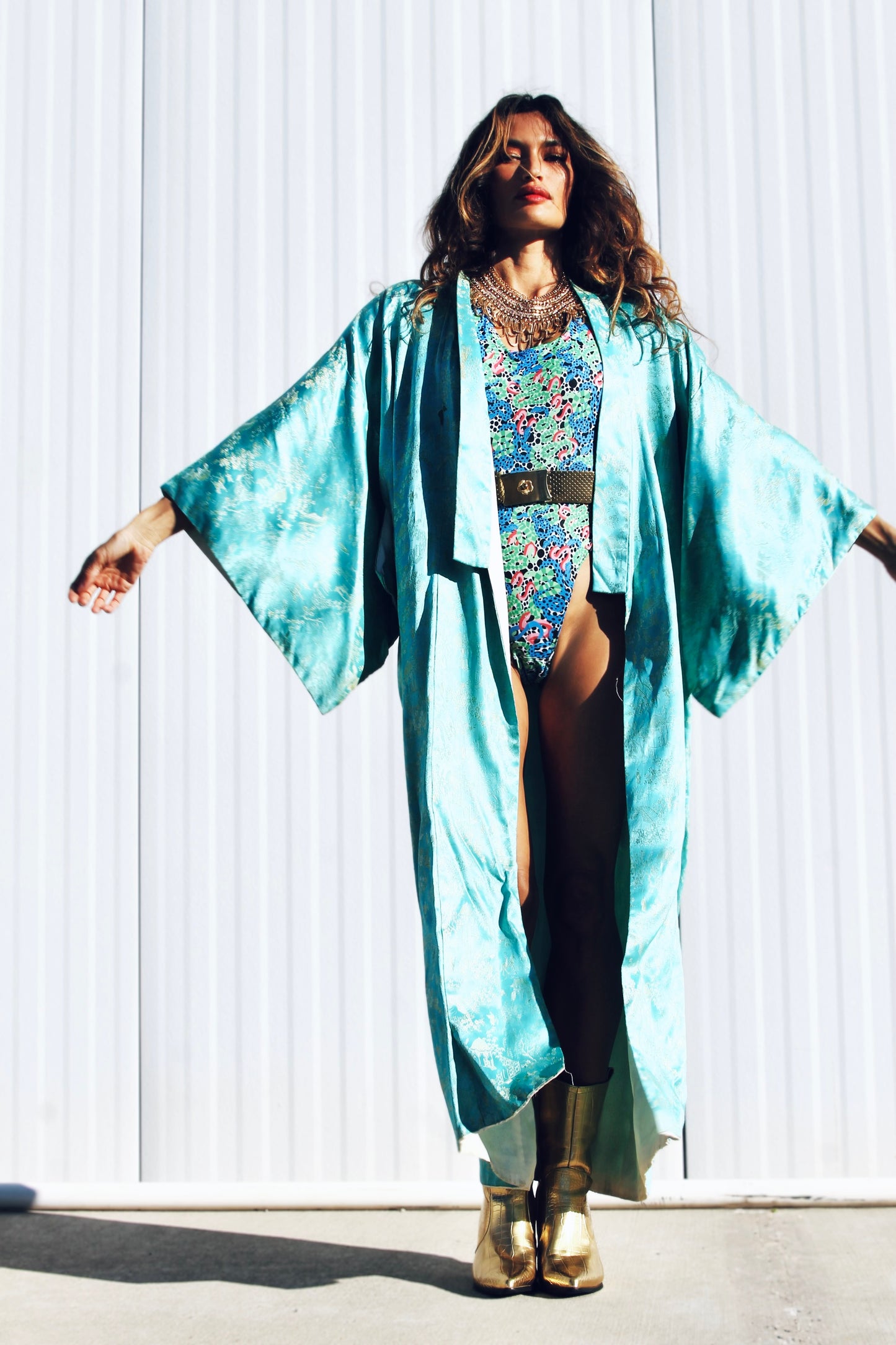 LOOKS CAN KILL custom + TRUE VINTAGE kimono *FOXY FAVE + MADE IN JAPAN* Grown >> turquoise blue + gold stitching