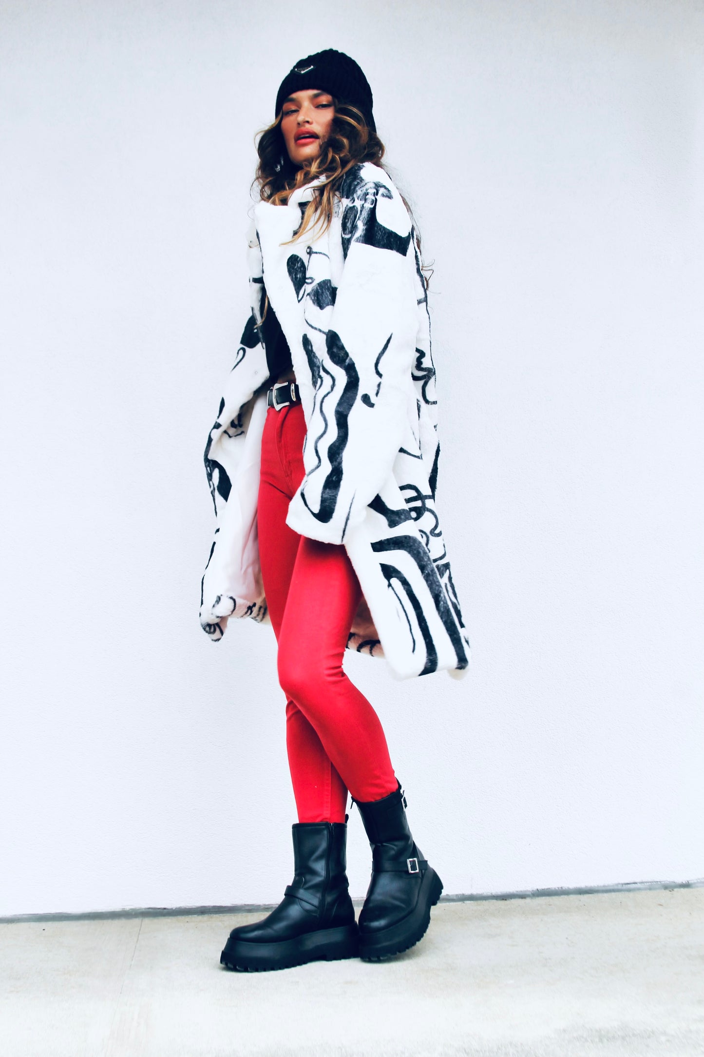 DECO VISAGE super plush + faux fur jacket, size XL>> black + white