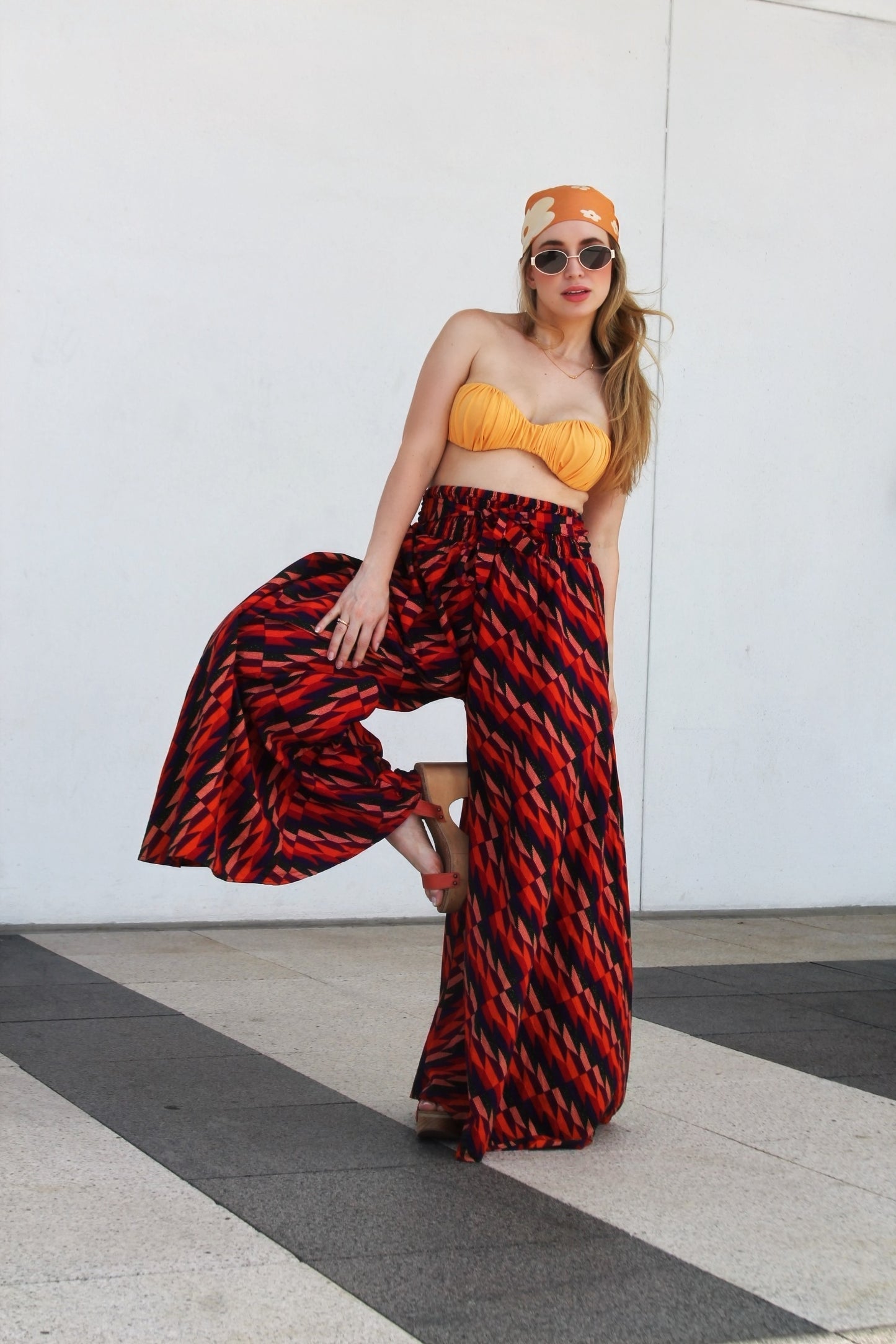 KALEIDOSCOPE QUEEN high waisted geometric print  + ultra wide leg pants *VINTAGE* >> multicolor