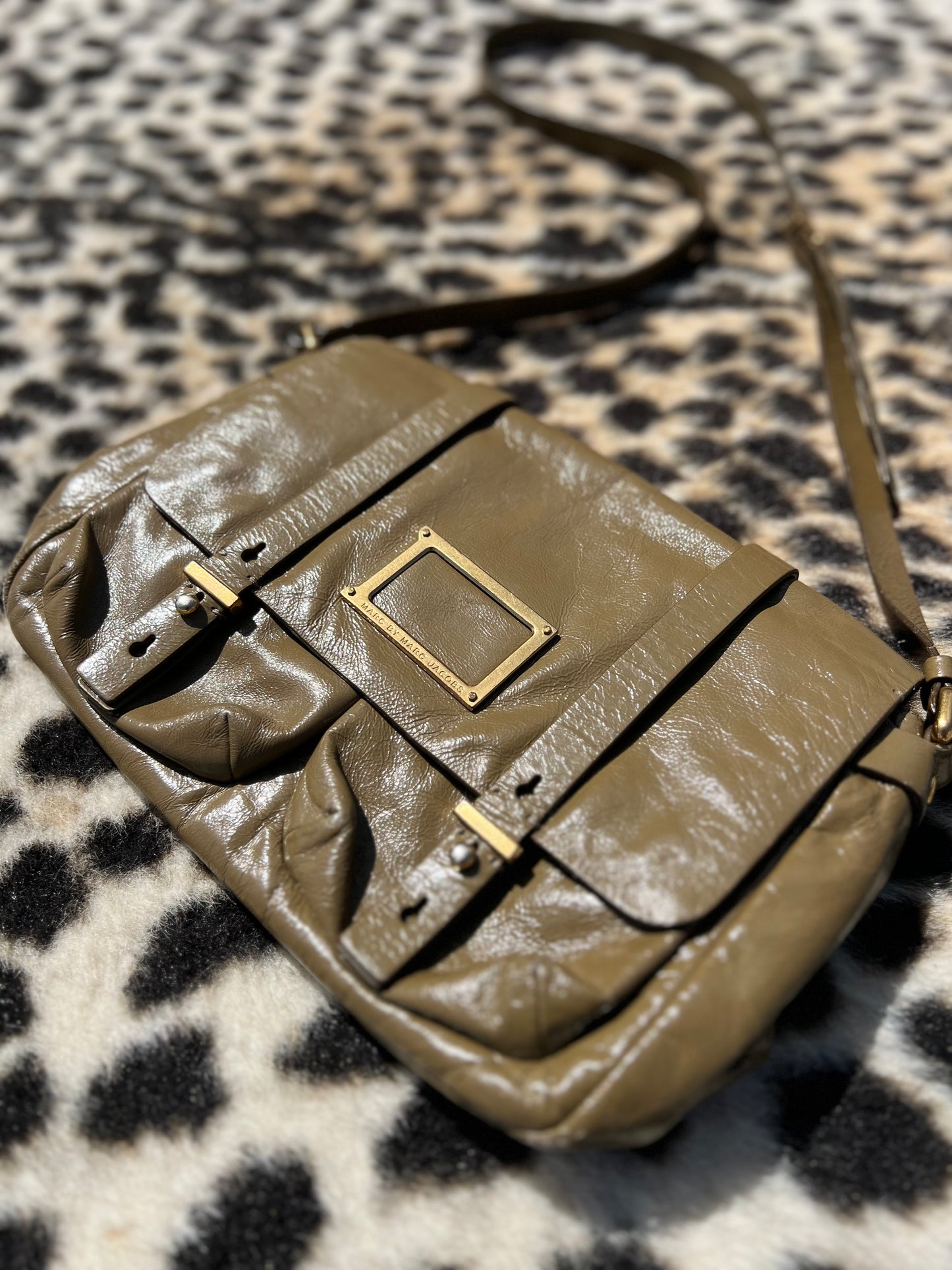 MARC JACOBS crossbody purse, GENUINE LEATHER + MARC BY MARC JACOBS >> liquid taupe