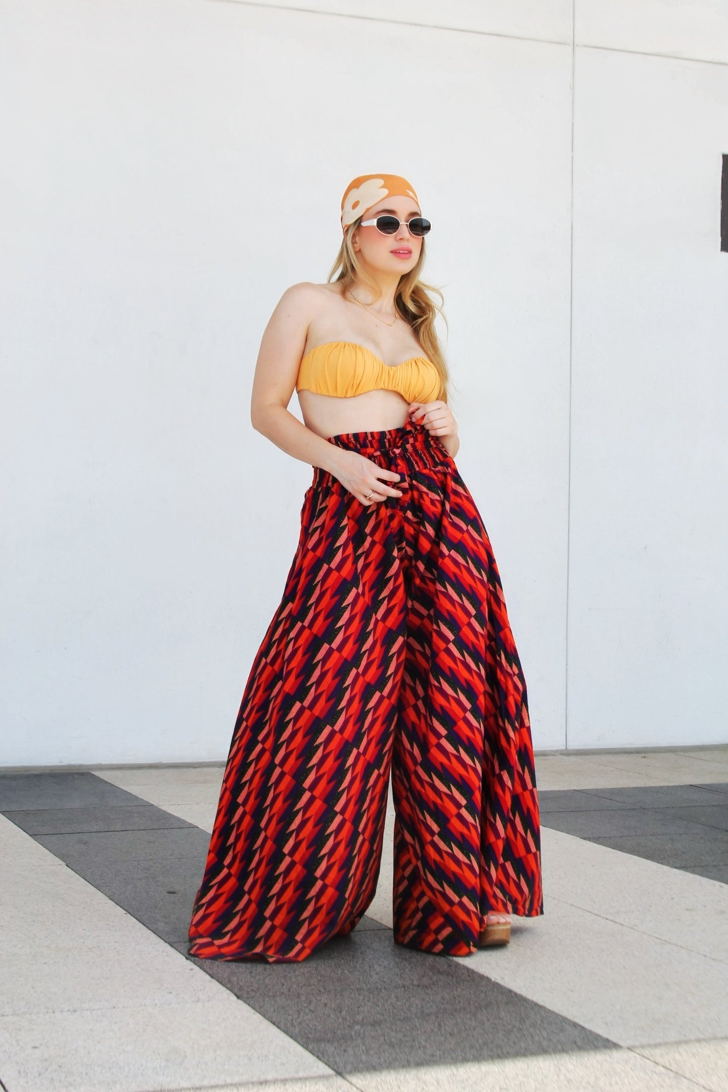 KALEIDOSCOPE QUEEN high waisted geometric print  + ultra wide leg pants *VINTAGE* >> multicolor