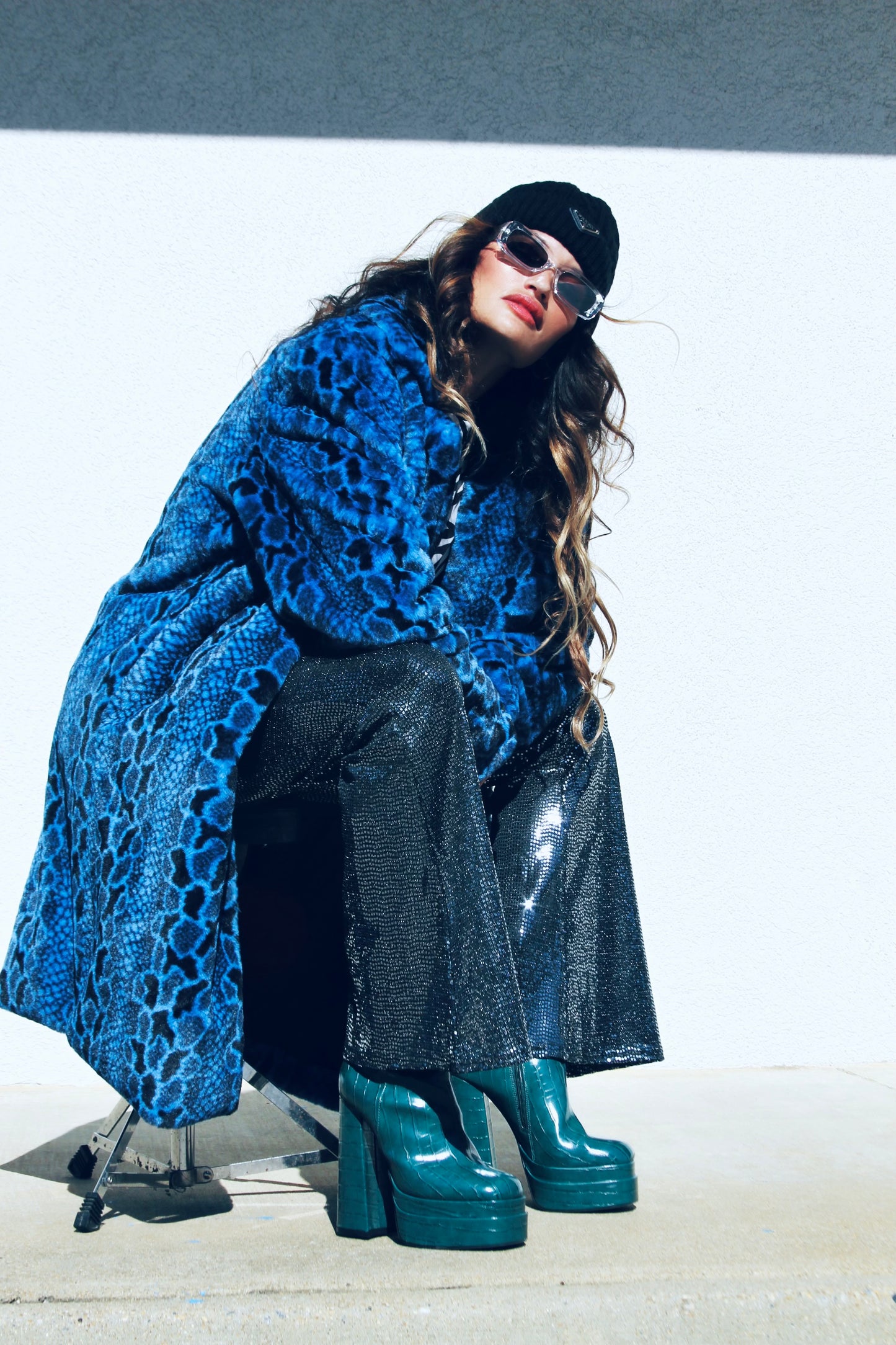 MEDUSA ultra plush + faux snake skin jacket *FOXY FAVE* men’s medium / XL women >> electric blue