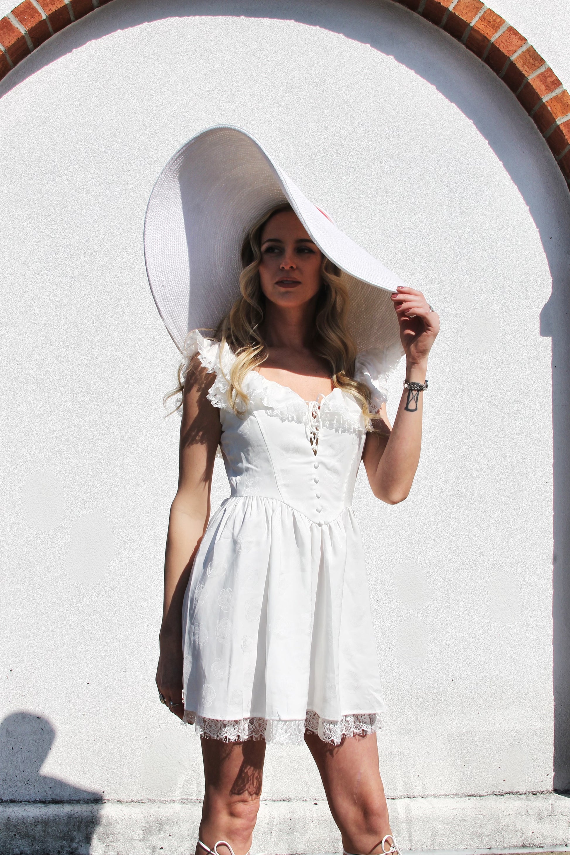 THE LITTLE WHITE DRESS, mini dress w/ pretty lace trim, medium >> whit – Foxy Fable
