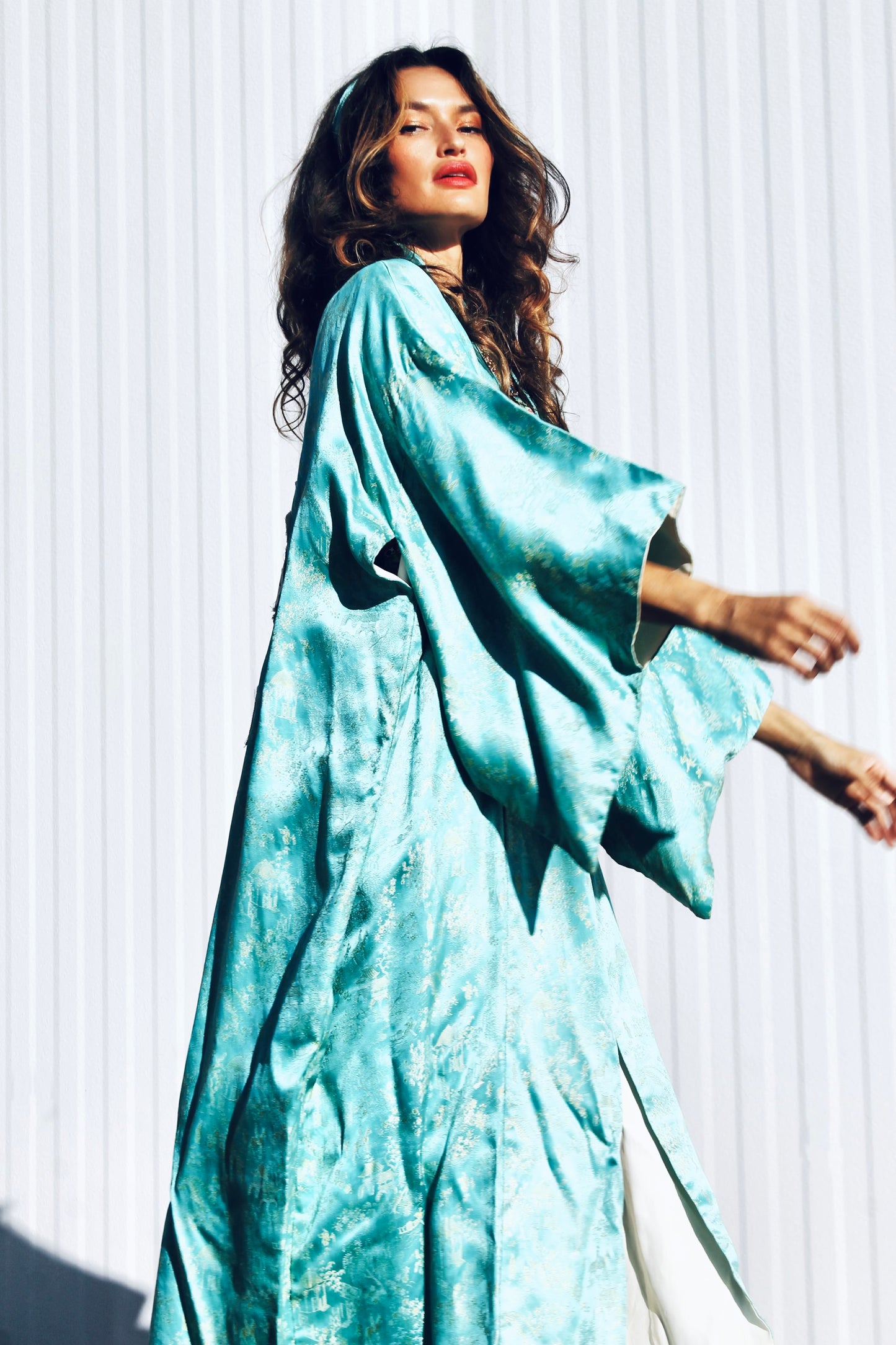 LOOKS CAN KILL custom + TRUE VINTAGE kimono *FOXY FAVE + MADE IN JAPAN* Grown >> turquoise blue + gold stitching