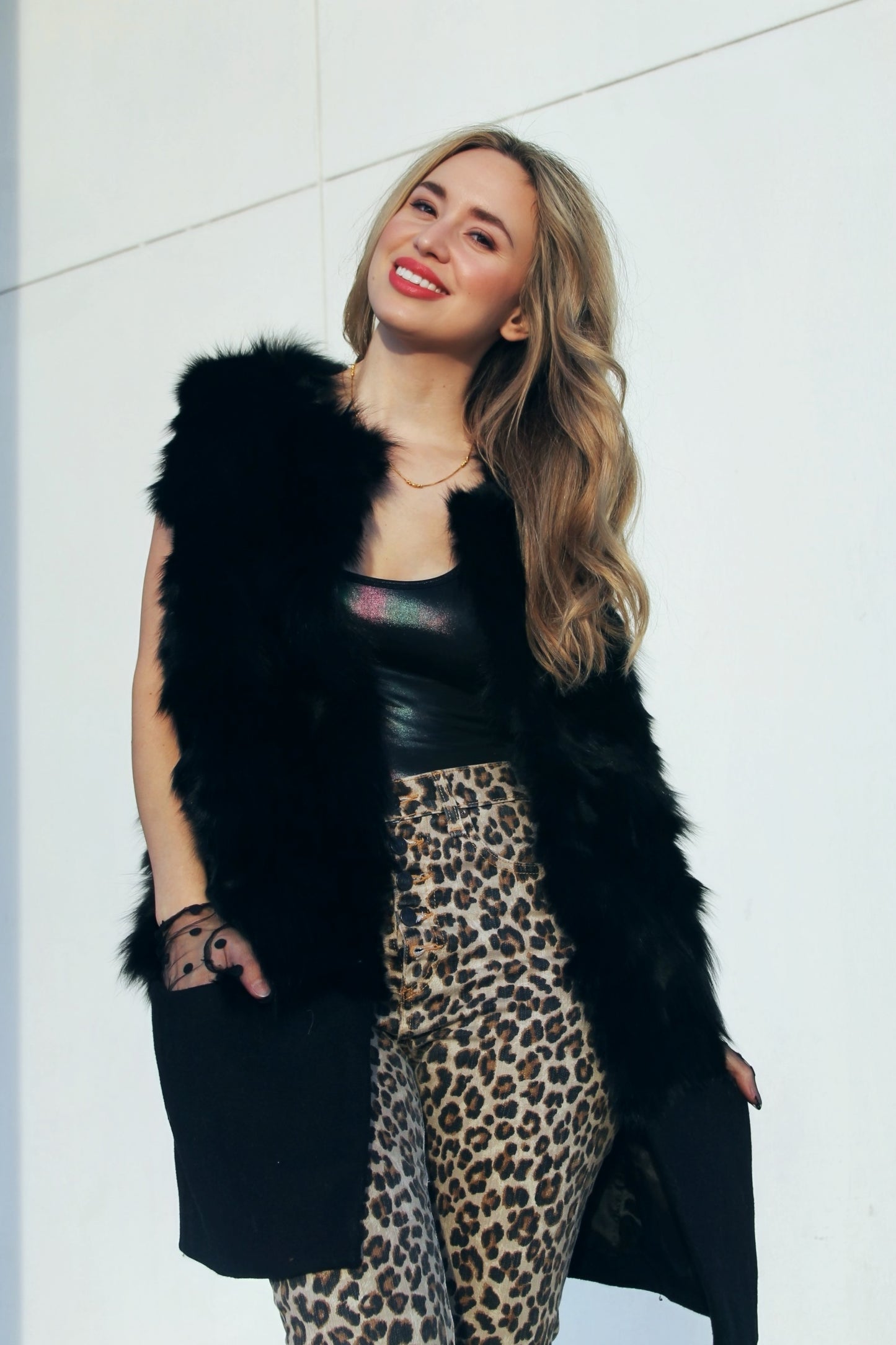 WILD CARD fur duster vest, large *GENUINE FOX FUR + BCBG* >> black