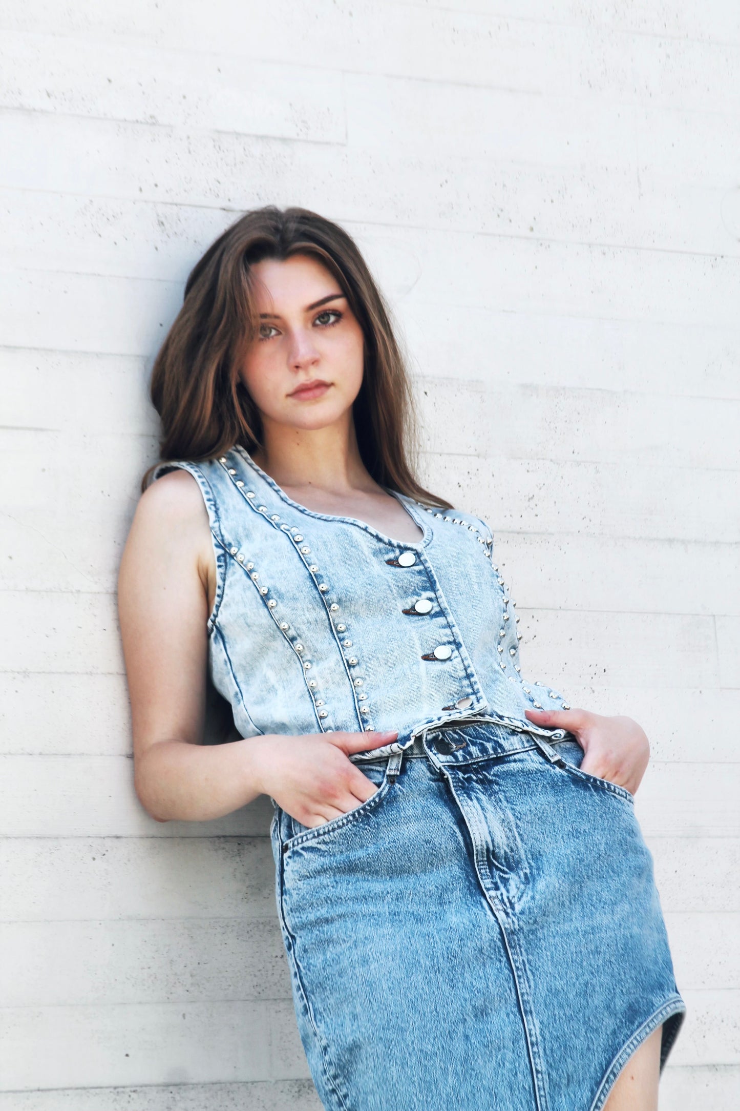 STUD FINDER studded denim vest, medium >> light wash denim