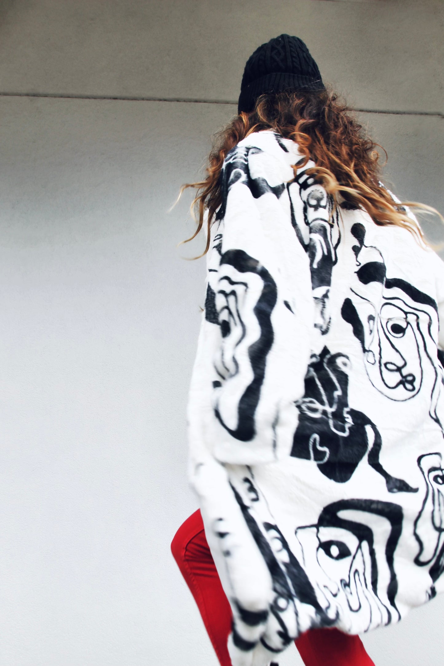 DECO VISAGE super plush + faux fur jacket, size XL>> black + white