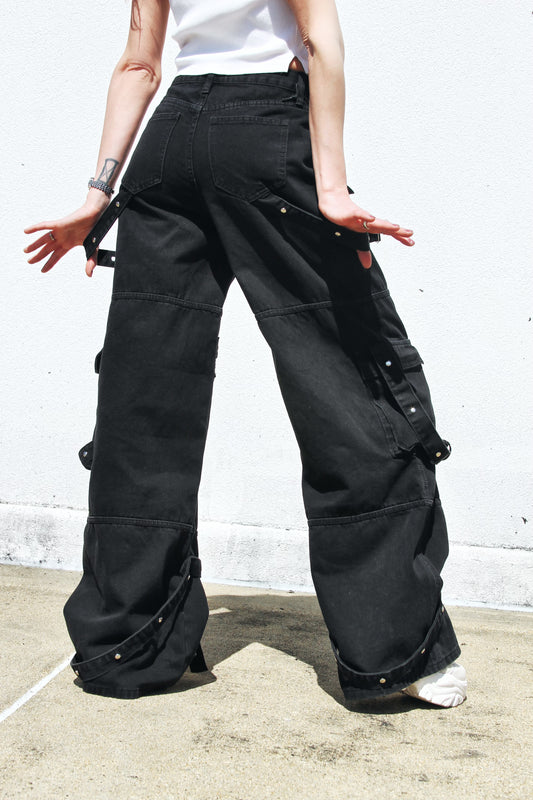 CONTENTS MAY BE HOT y2k wide-leg cargo denim, size 5 >> black