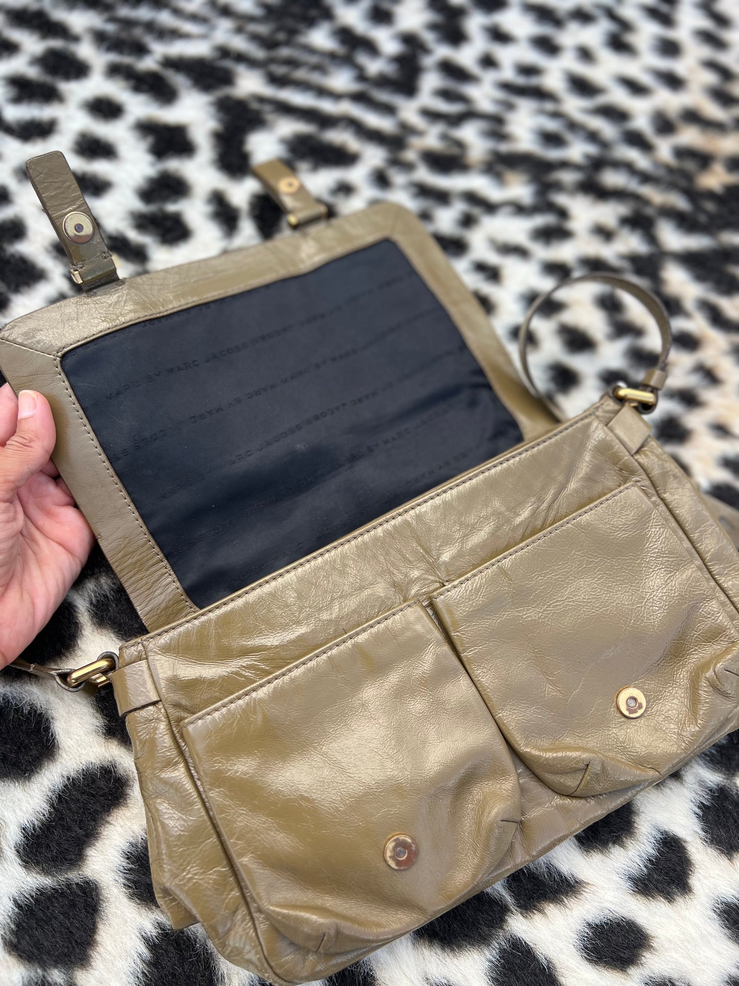 MARC JACOBS crossbody purse, GENUINE LEATHER + MARC BY MARC JACOBS >> liquid taupe