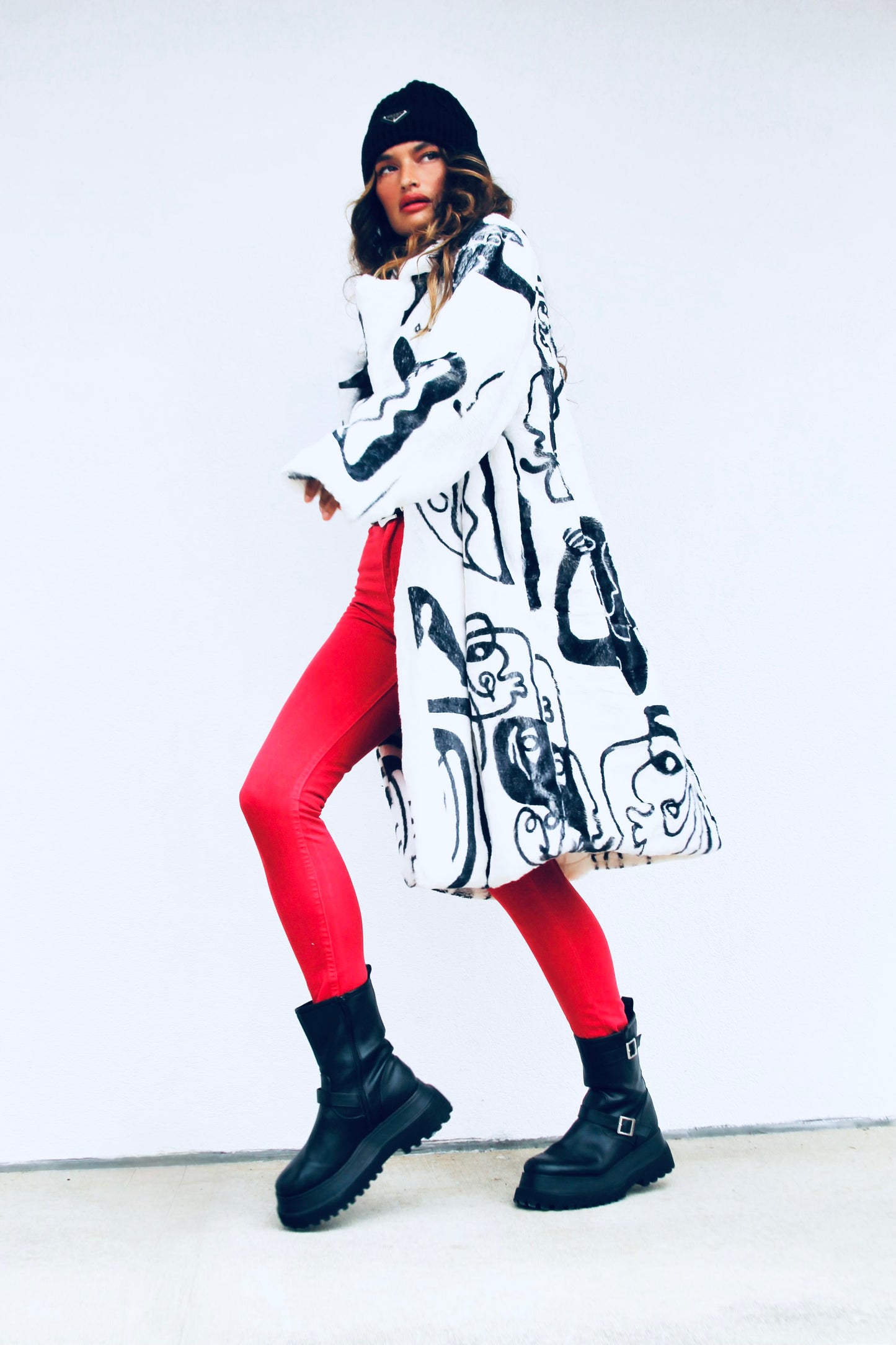 DECO VISAGE super plush + faux fur jacket, size XL>> black + white