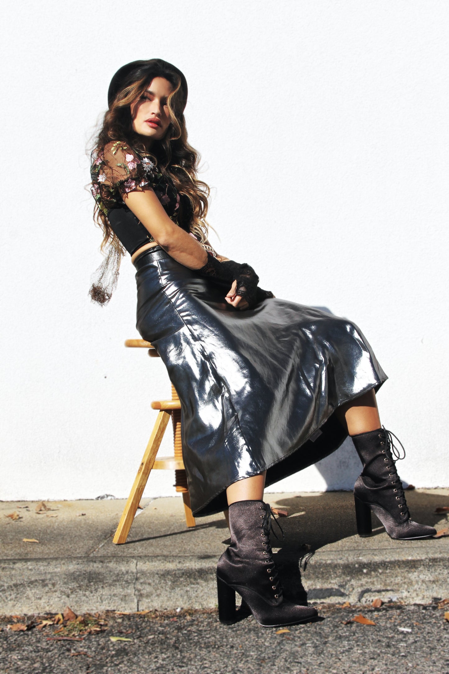 PETAL NOIR sheer puff sleeve bustier, small >> floral stitched applique