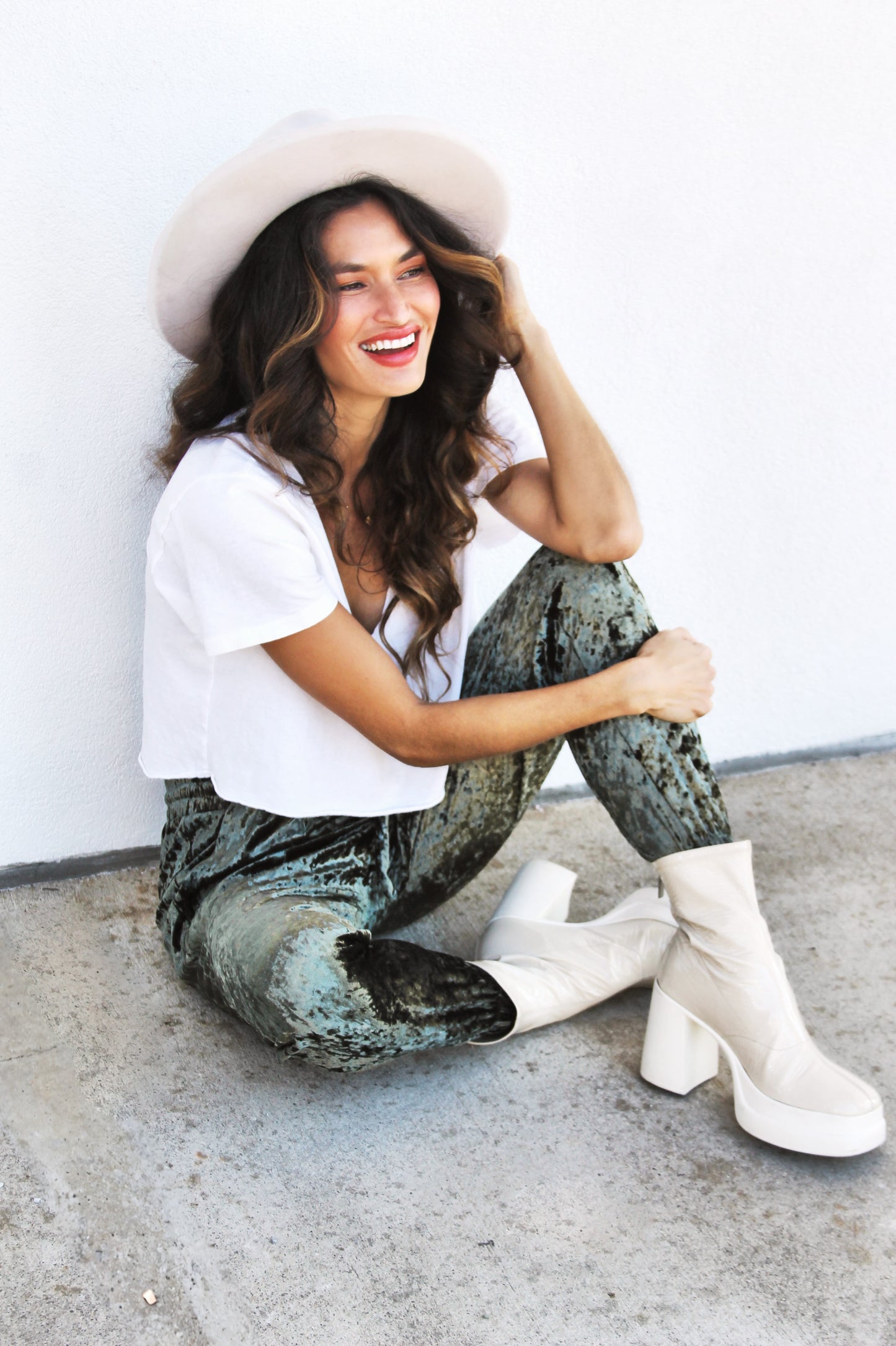 GLAMLETIC velvet joggers, medium >> sage