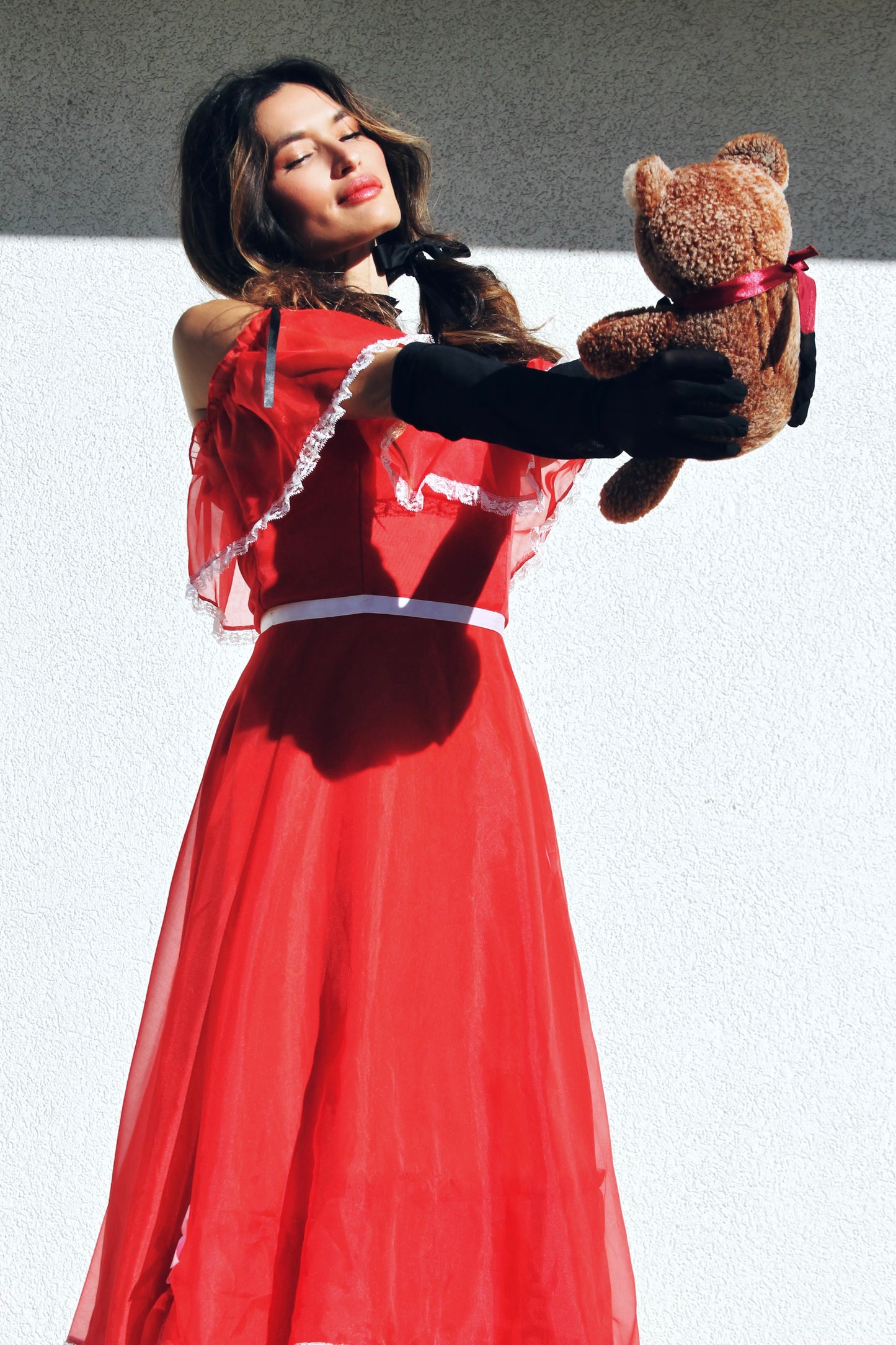 ROSES ARE RED off the shoulder midi dress *TRUE VINTAGE + FOXY FAVE* XS>> red + white accents