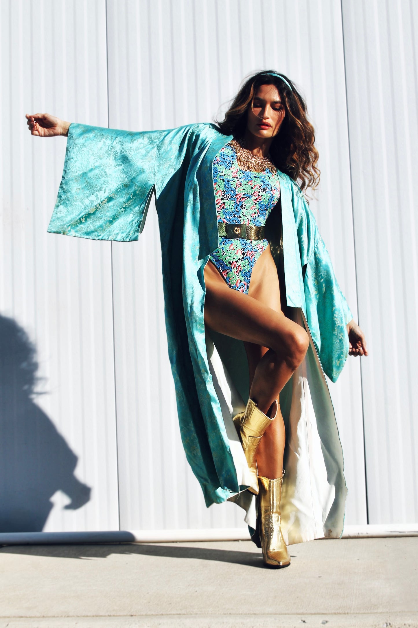 LOOKS CAN KILL custom + TRUE VINTAGE kimono *FOXY FAVE + MADE IN JAPAN* Grown >> turquoise blue + gold stitching