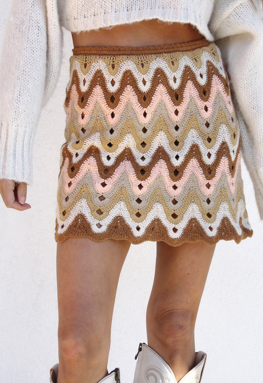 LOVESTRUCK crochet nuetral multicolor mini skirt, XS *FREE PEOPLE* >> peach + shades of beige