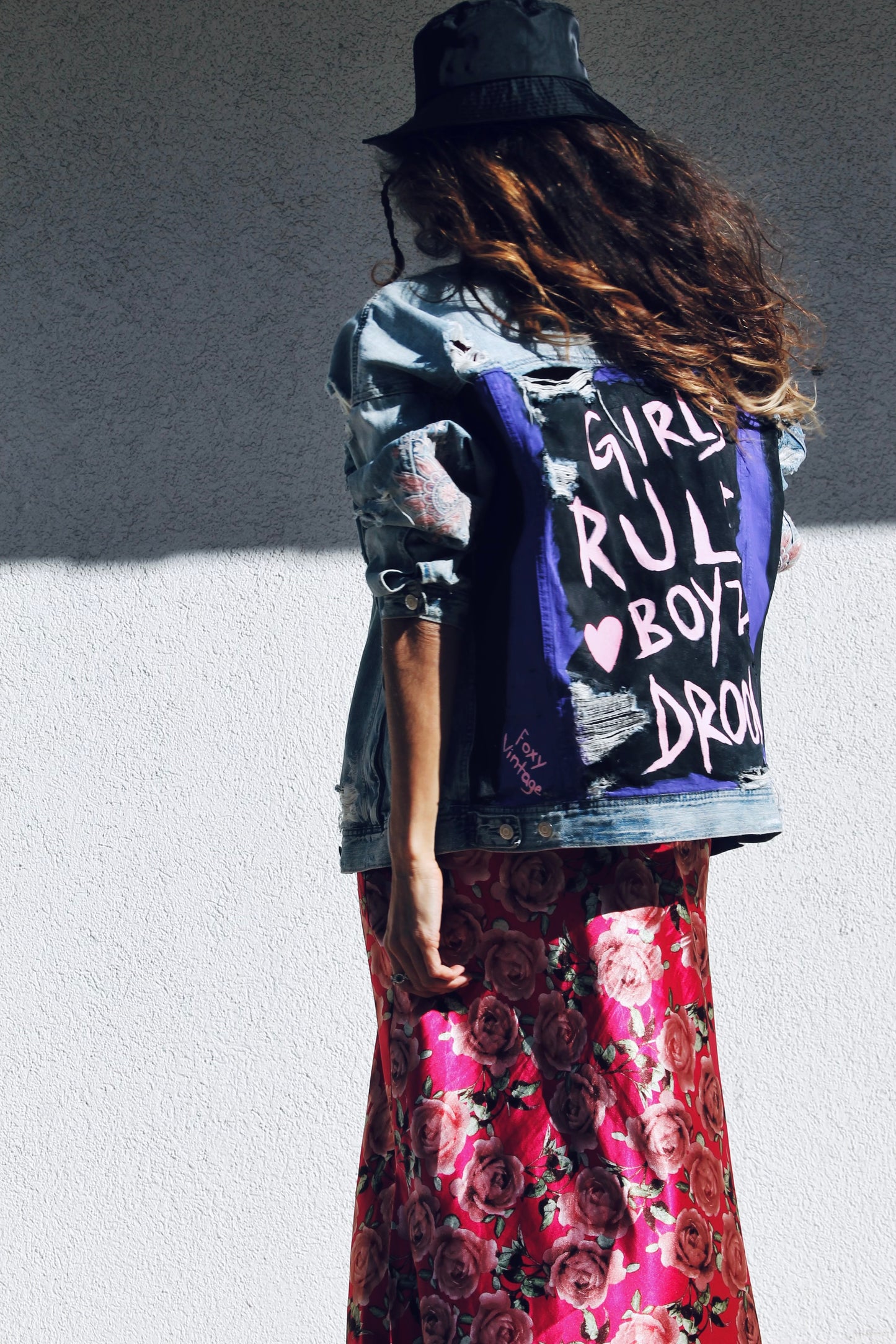 GIRLS RULE BOYZ DROOL hand painted distressed denim jacket, small *FOXY FABLE ORIGINAL + FOXY FAVE* >> light wash + floral