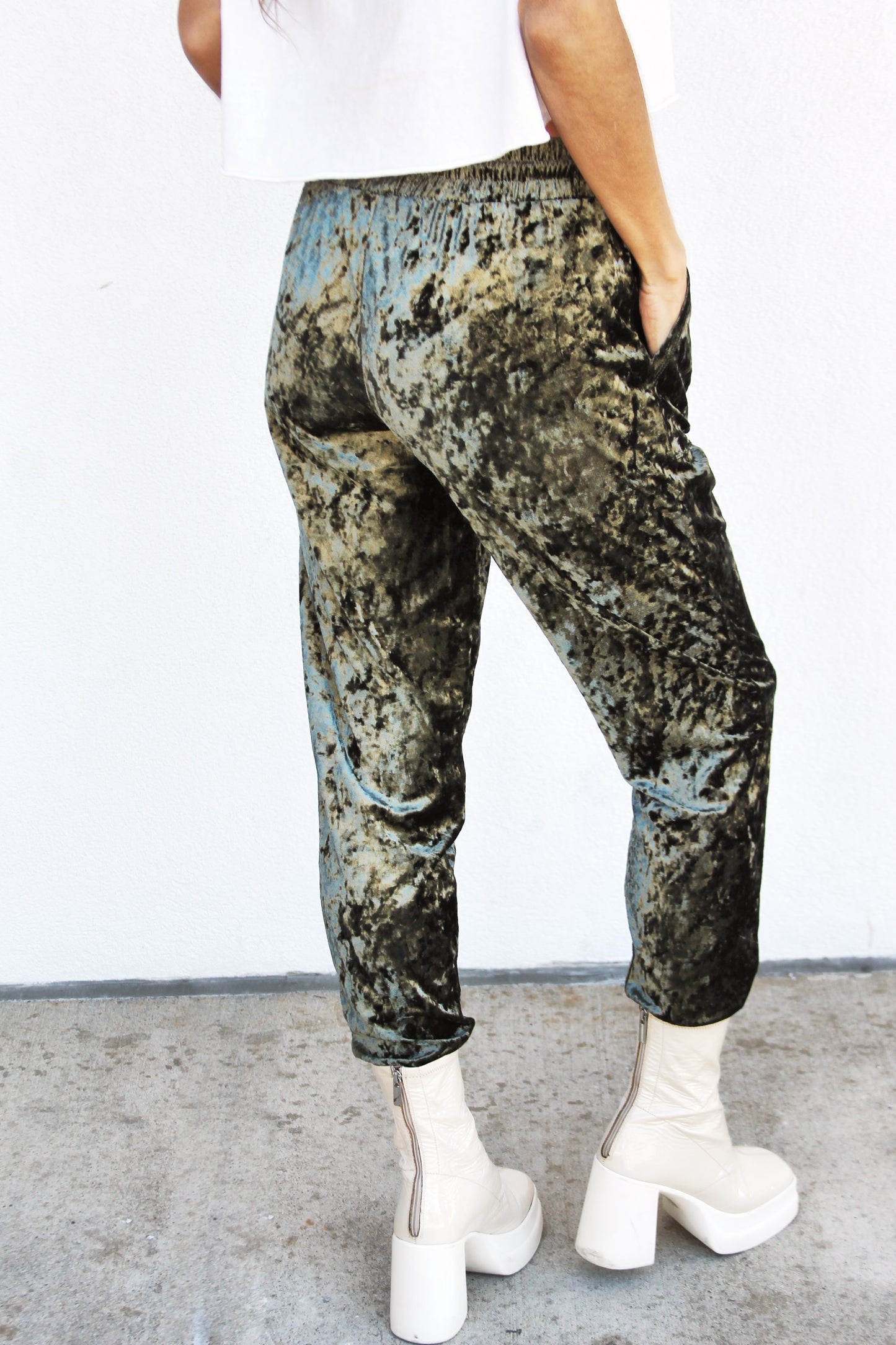GLAMLETIC velvet joggers, medium >> sage