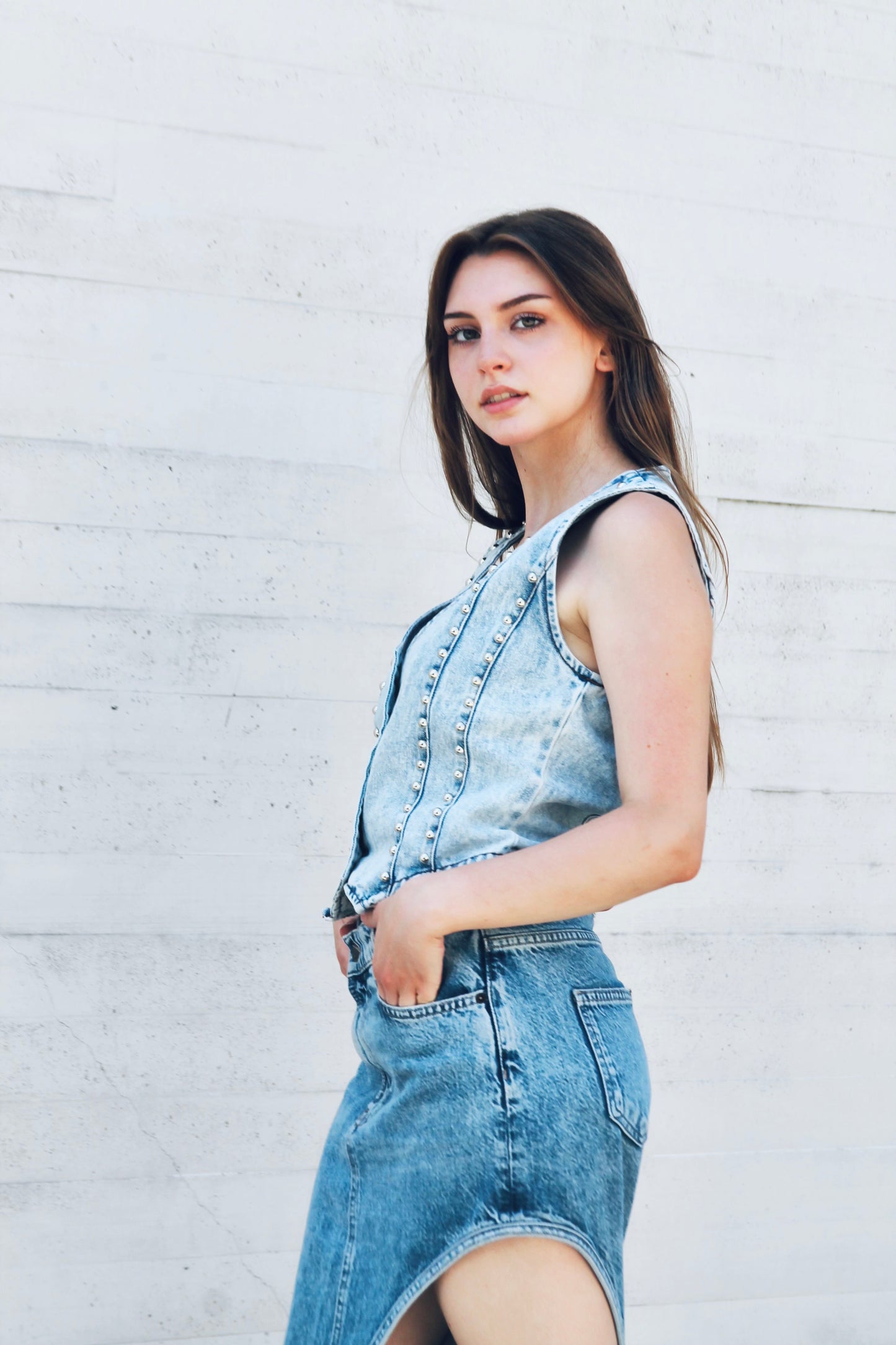 STUD FINDER studded denim vest, medium >> light wash denim