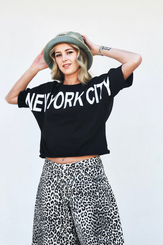 CITY PRETTY New York City graphic t-crop, large >> white on black