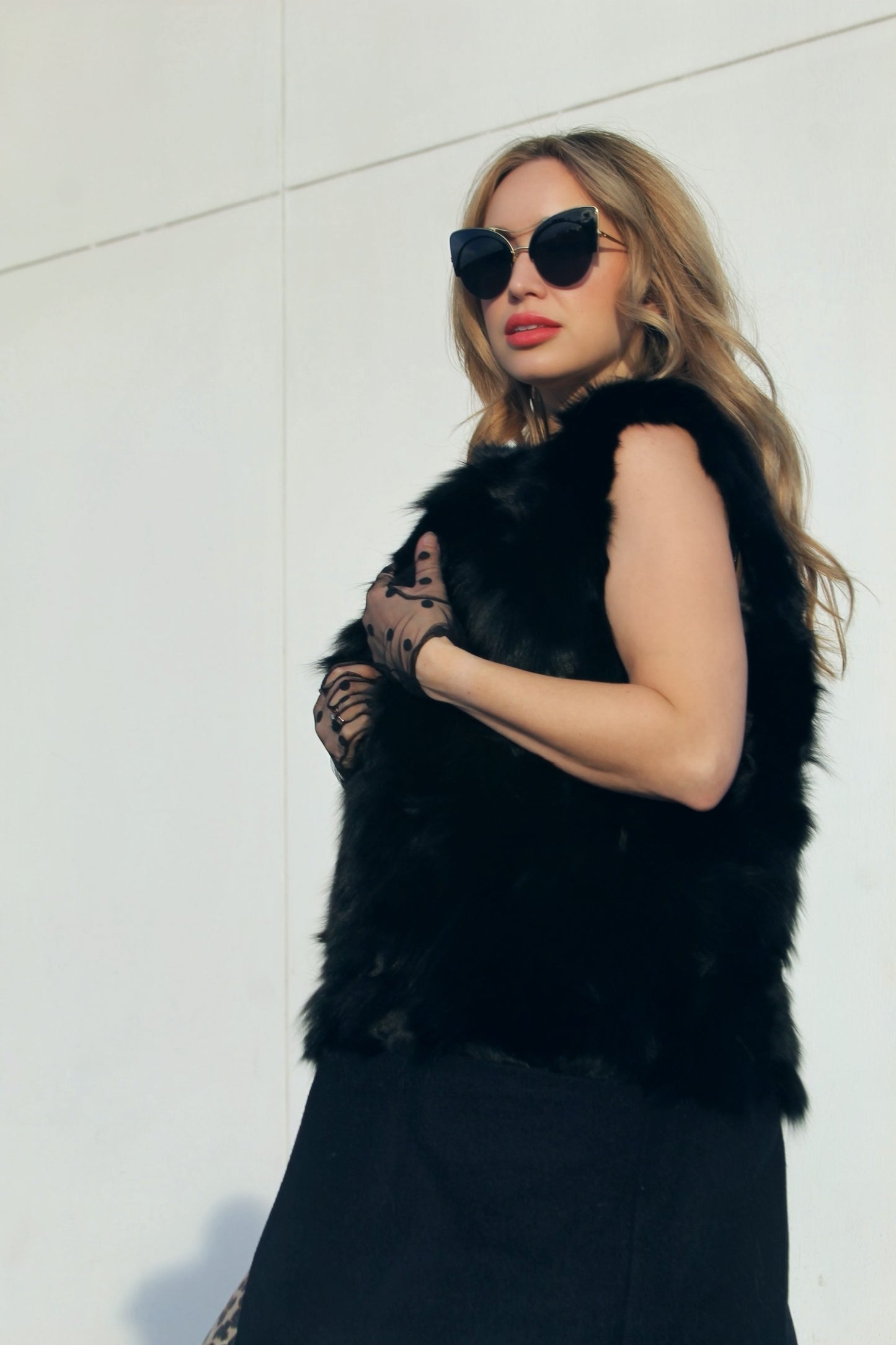 WILD CARD fur duster vest, large *GENUINE FOX FUR + BCBG* >> black