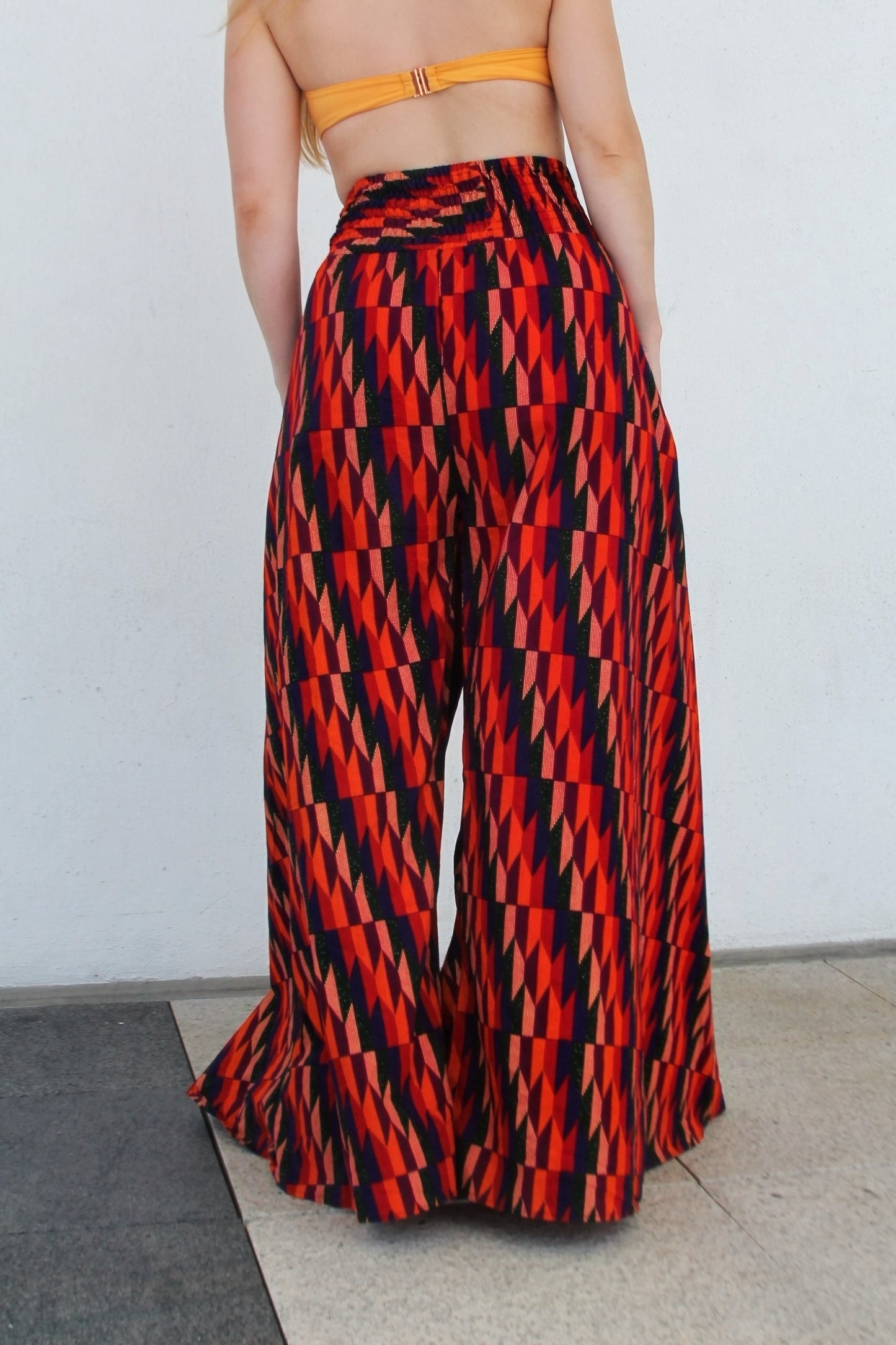 KALEIDOSCOPE QUEEN high waisted geometric print  + ultra wide leg pants *VINTAGE* >> multicolor