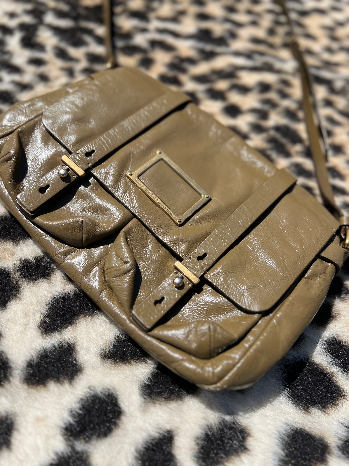 MARC JACOBS crossbody purse, GENUINE LEATHER + MARC BY MARC JACOBS >> liquid taupe