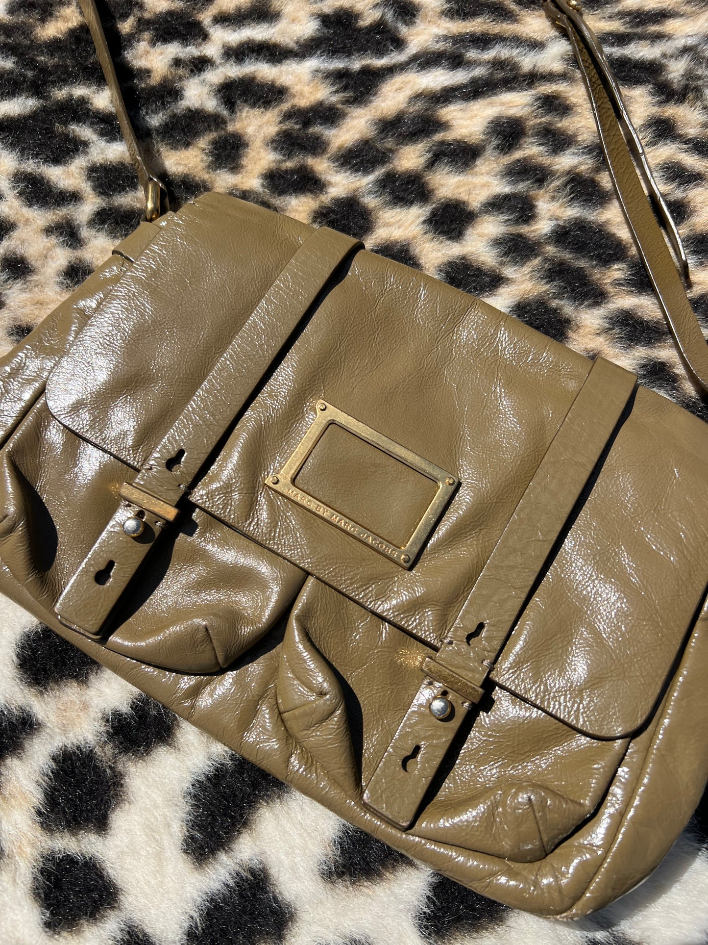 MARC JACOBS crossbody purse, GENUINE LEATHER + MARC BY MARC JACOBS >> liquid taupe