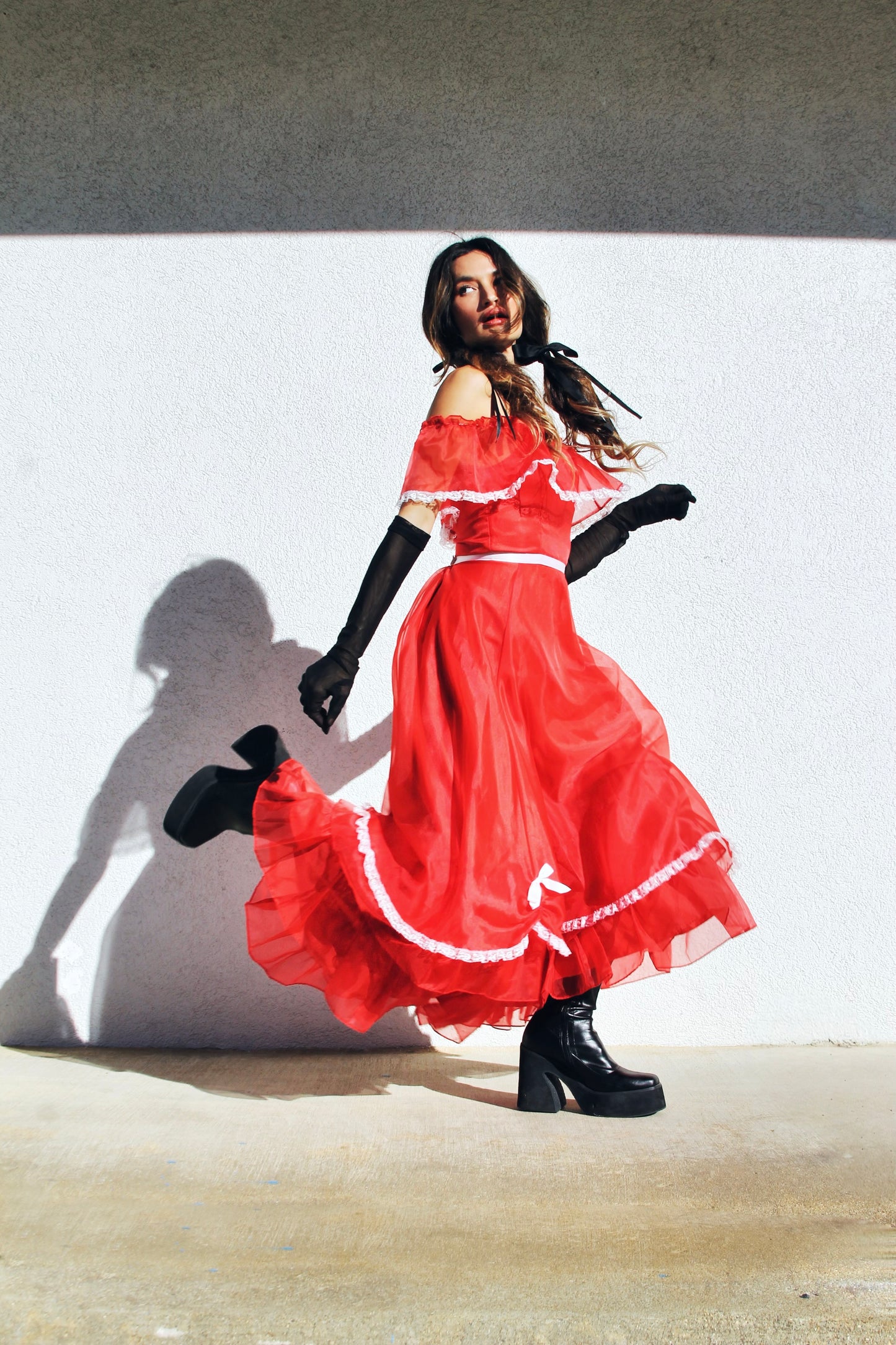 ROSES ARE RED off the shoulder midi dress *TRUE VINTAGE + FOXY FAVE* XS>> red + white accents