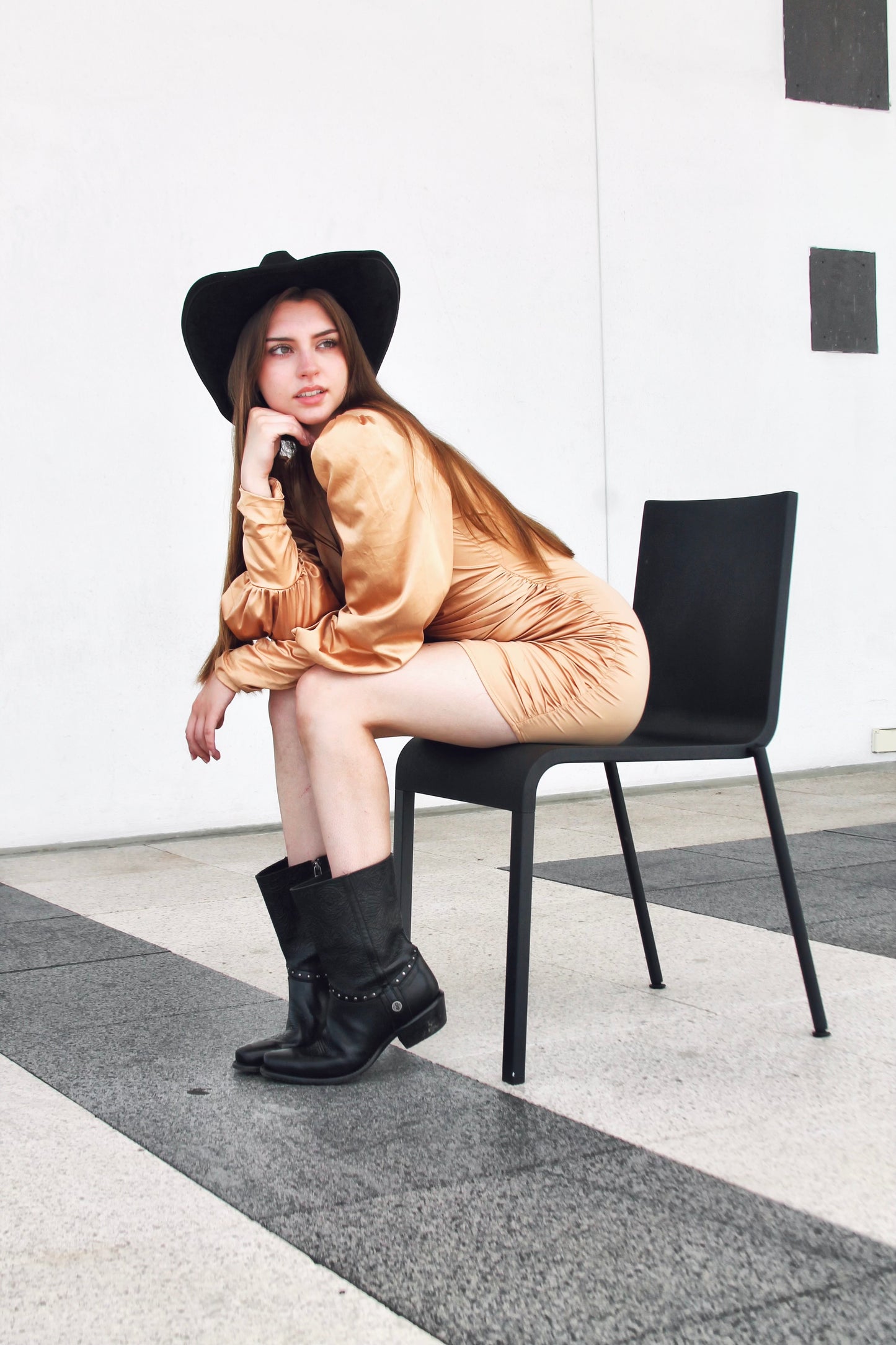 SET ABLAZE twist-cutout mini dress, size medium, Glamaker >> gold glow