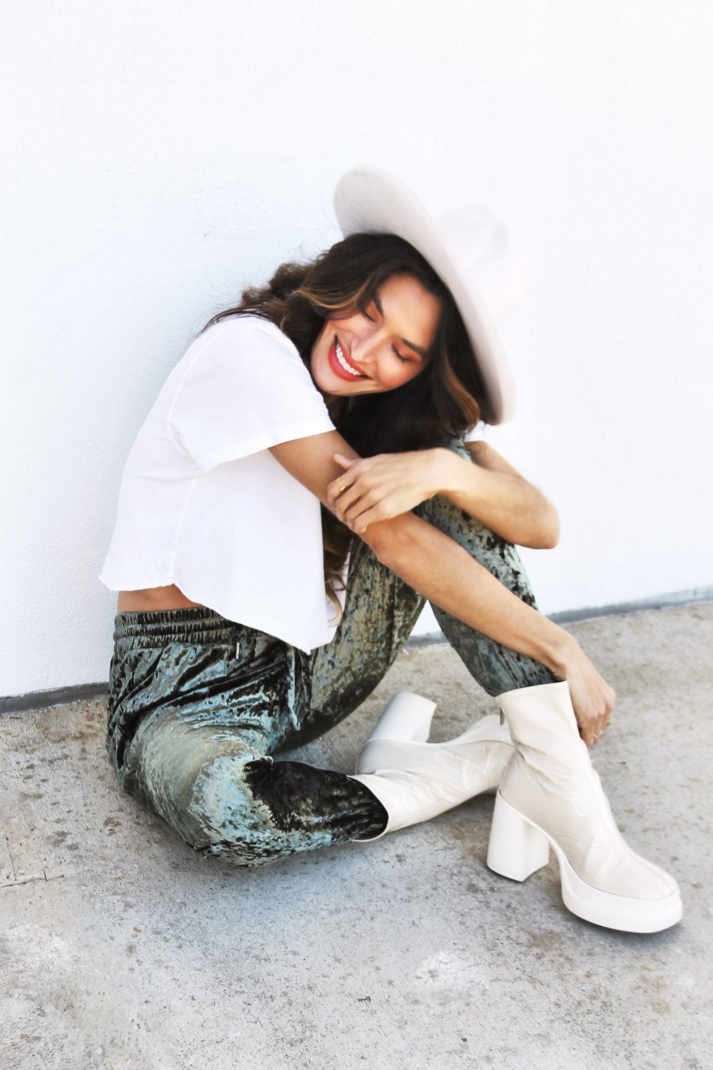 GLAMLETIC velvet joggers, medium >> sage