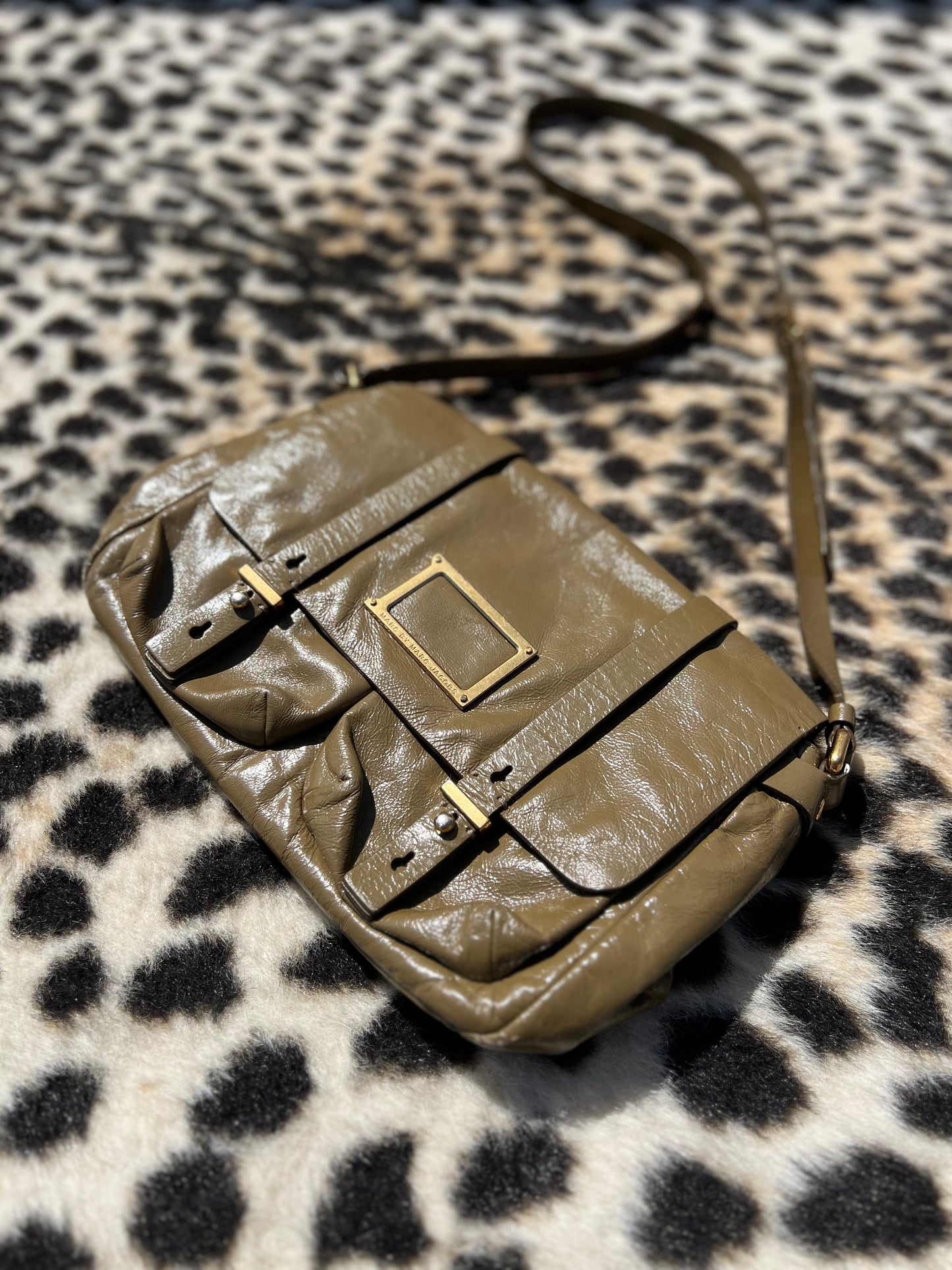 MARC JACOBS crossbody purse, GENUINE LEATHER + MARC BY MARC JACOBS >> liquid taupe