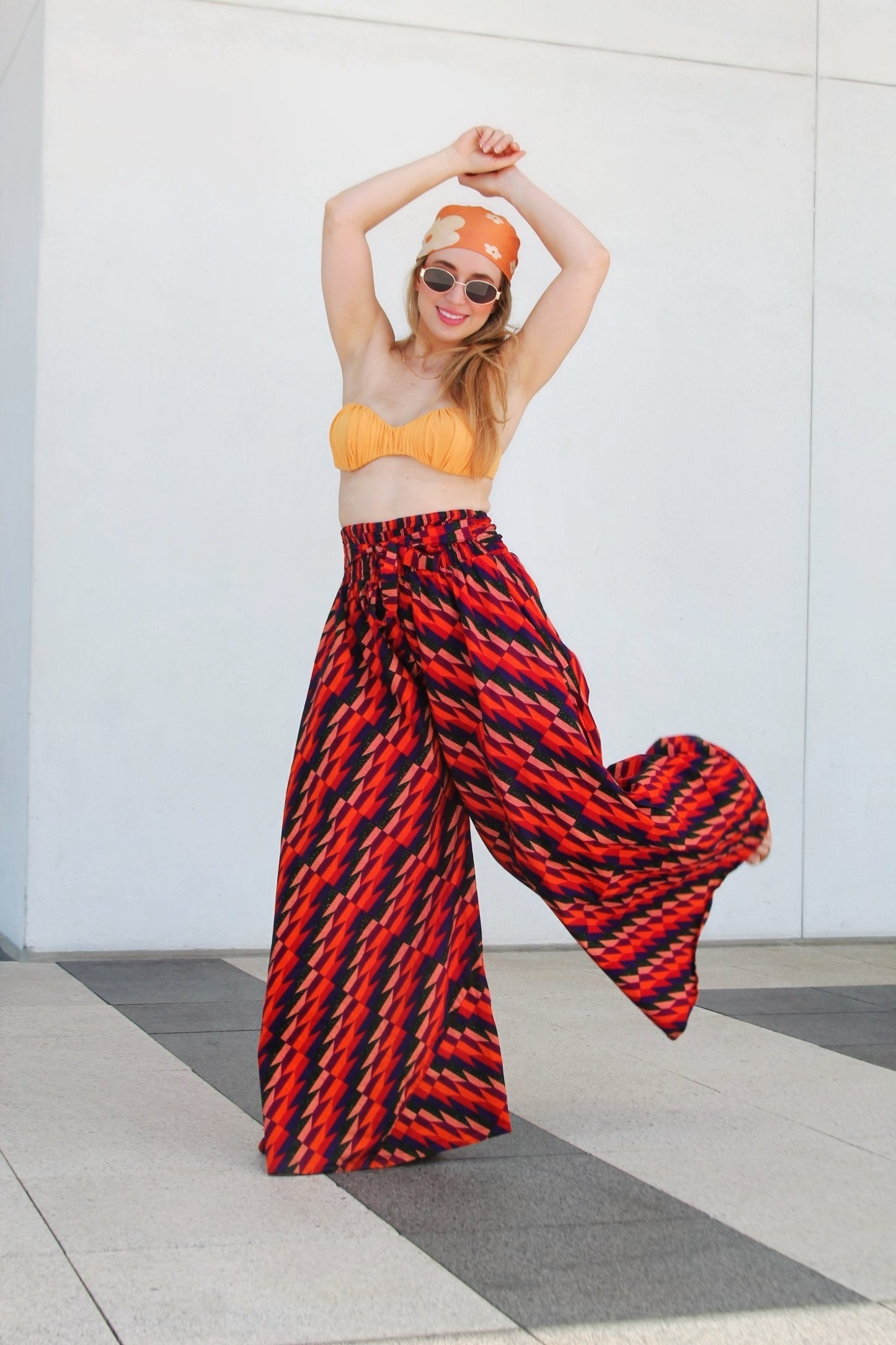 KALEIDOSCOPE QUEEN high waisted geometric print  + ultra wide leg pants *VINTAGE* >> multicolor